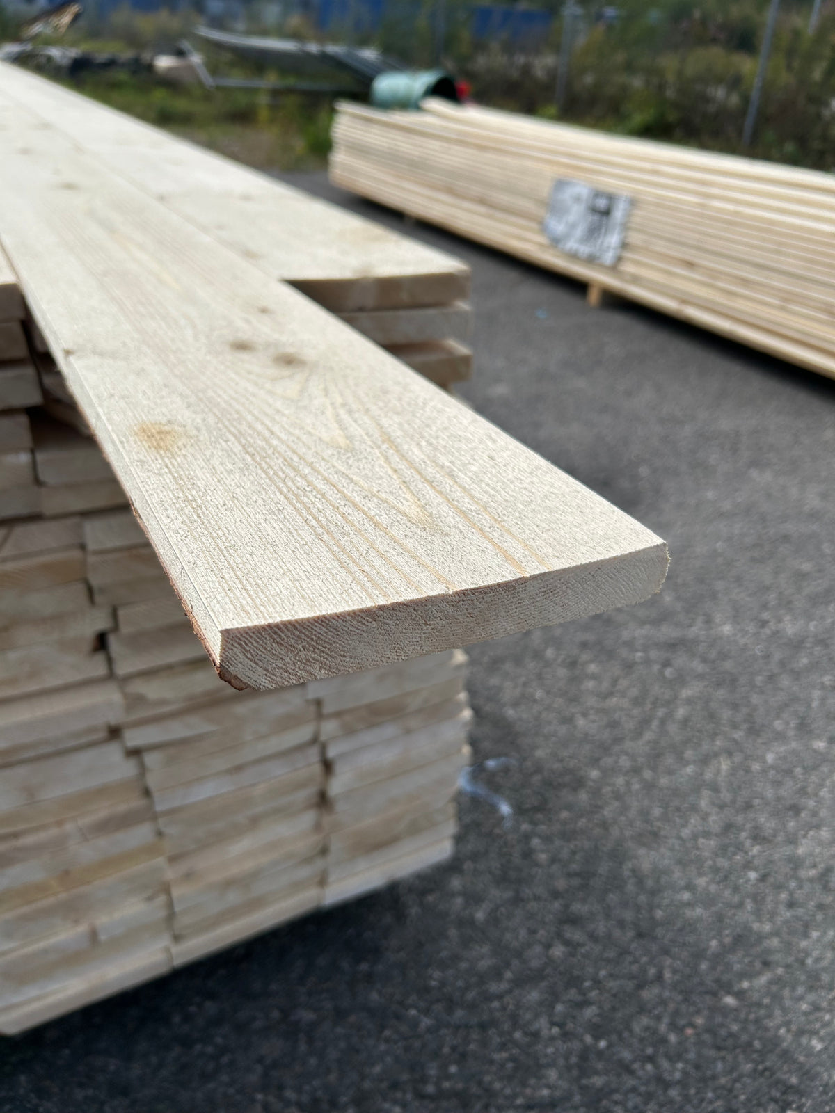 Parti Finsågade Brädor 22x145 mm – 3,60–4,80 m (Andra sortering)