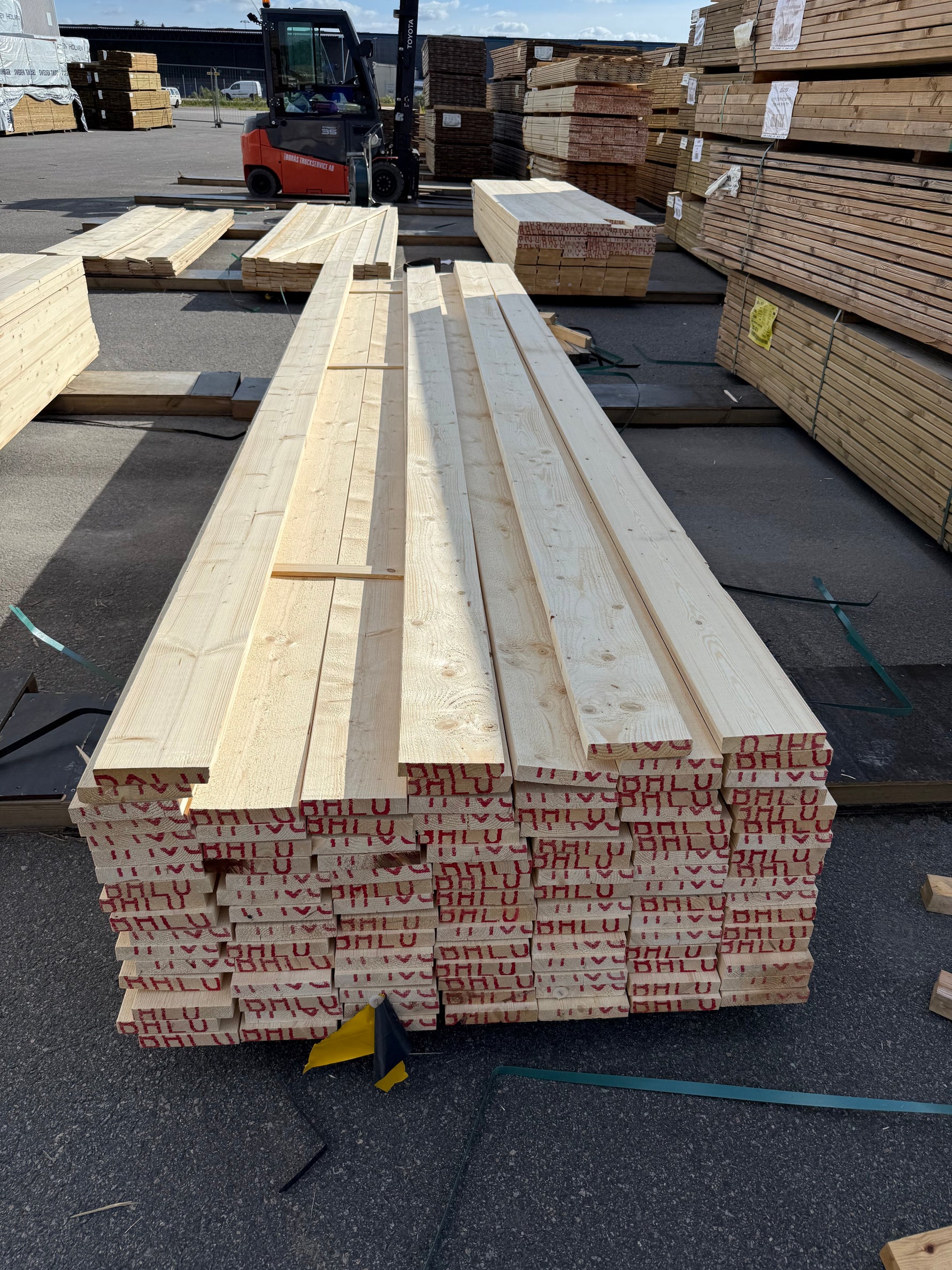 Paket Finsågade Brädor 28x145mm, 110st 4,20m