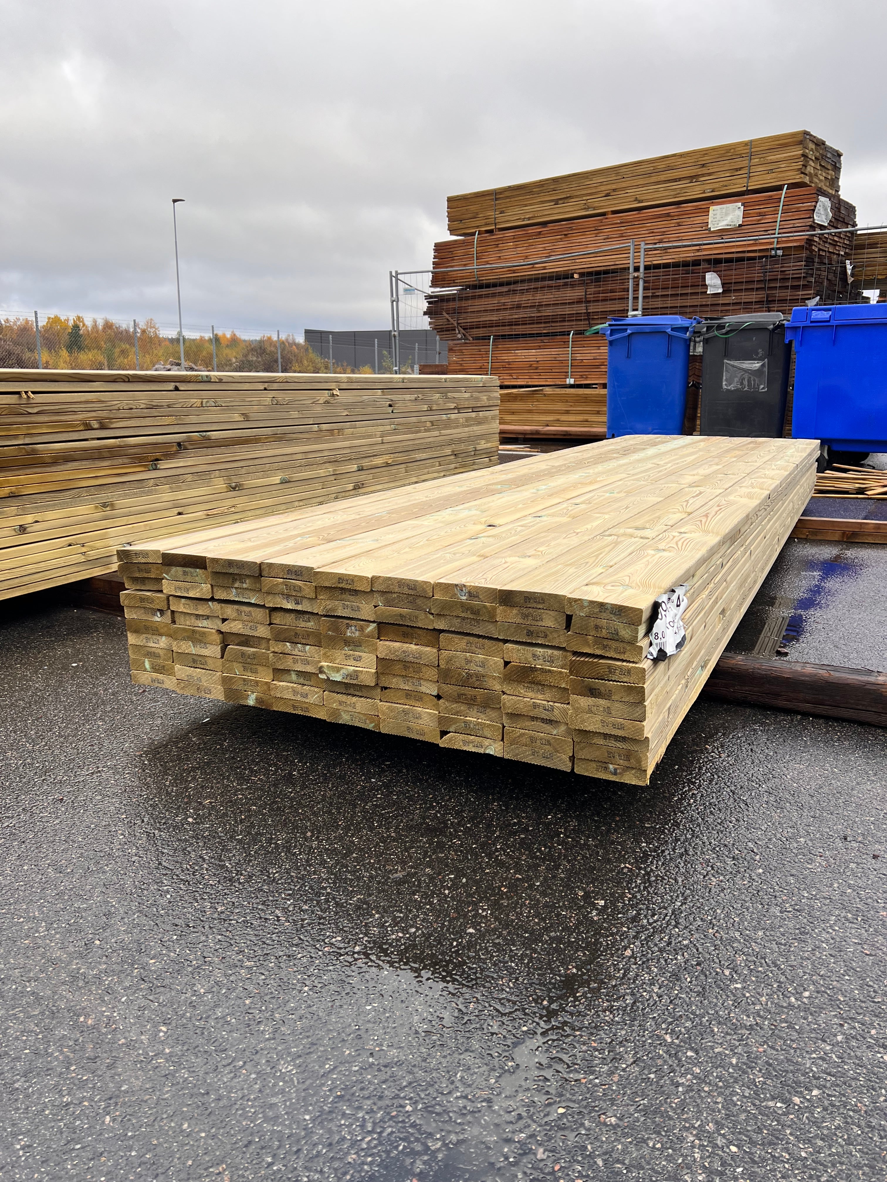 Rillad Trall Tryckimpregnerad 28x120mm – (4,20 m, Furu, B-sortering)