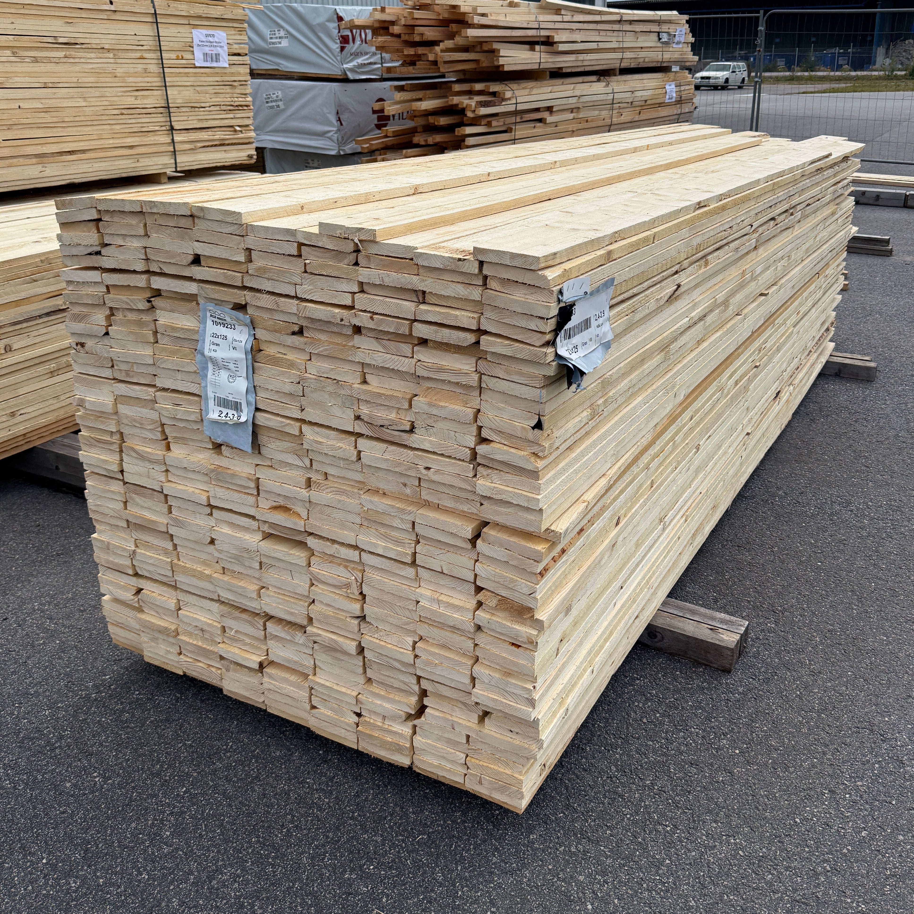 Paket Råsågade Brädor 22×125 mm – 411 st (2,40-3,90m)