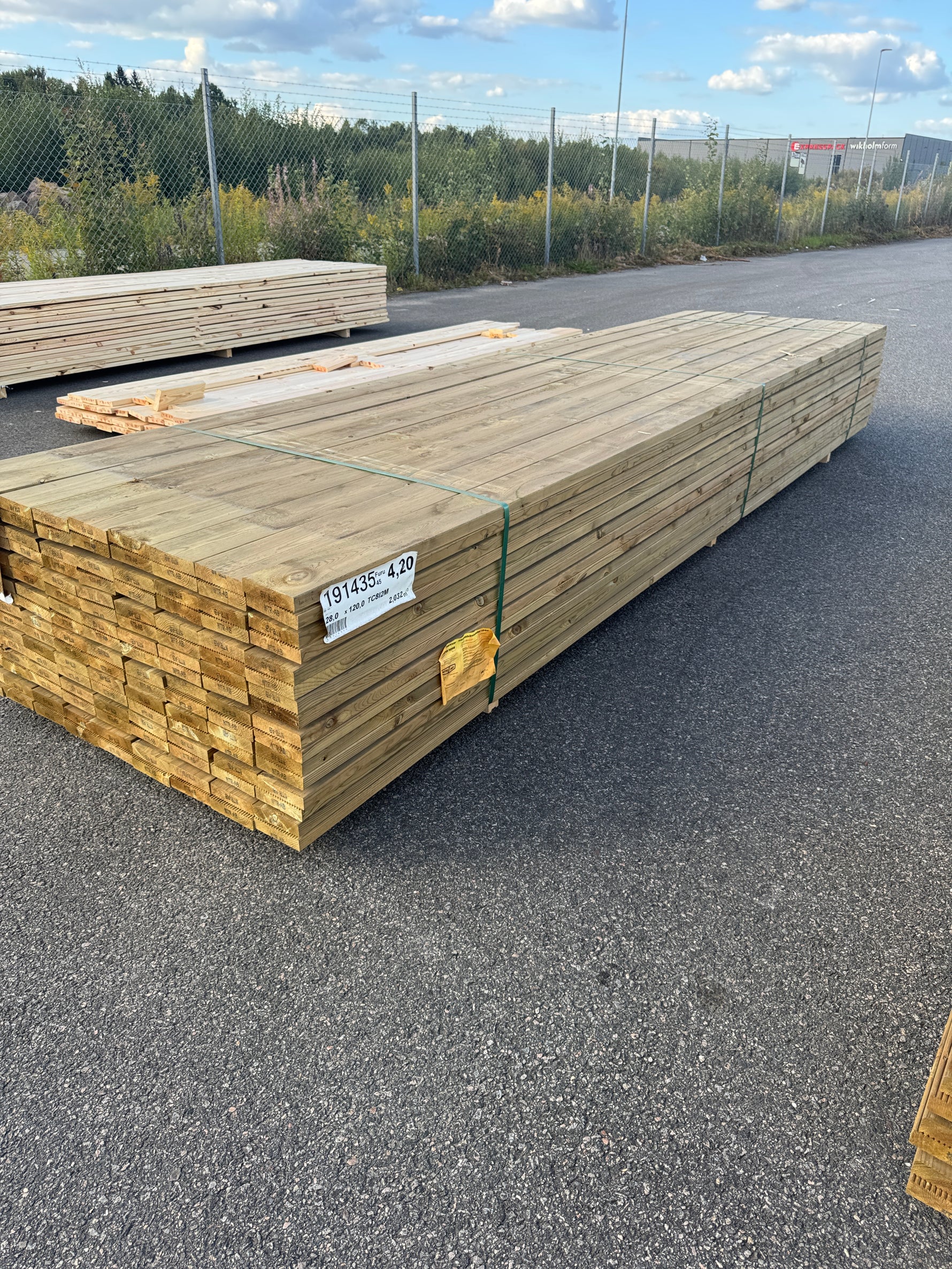 Paket Rillad Trall 28x120 – 144st – 4.20 m – NTR AB A-sortering