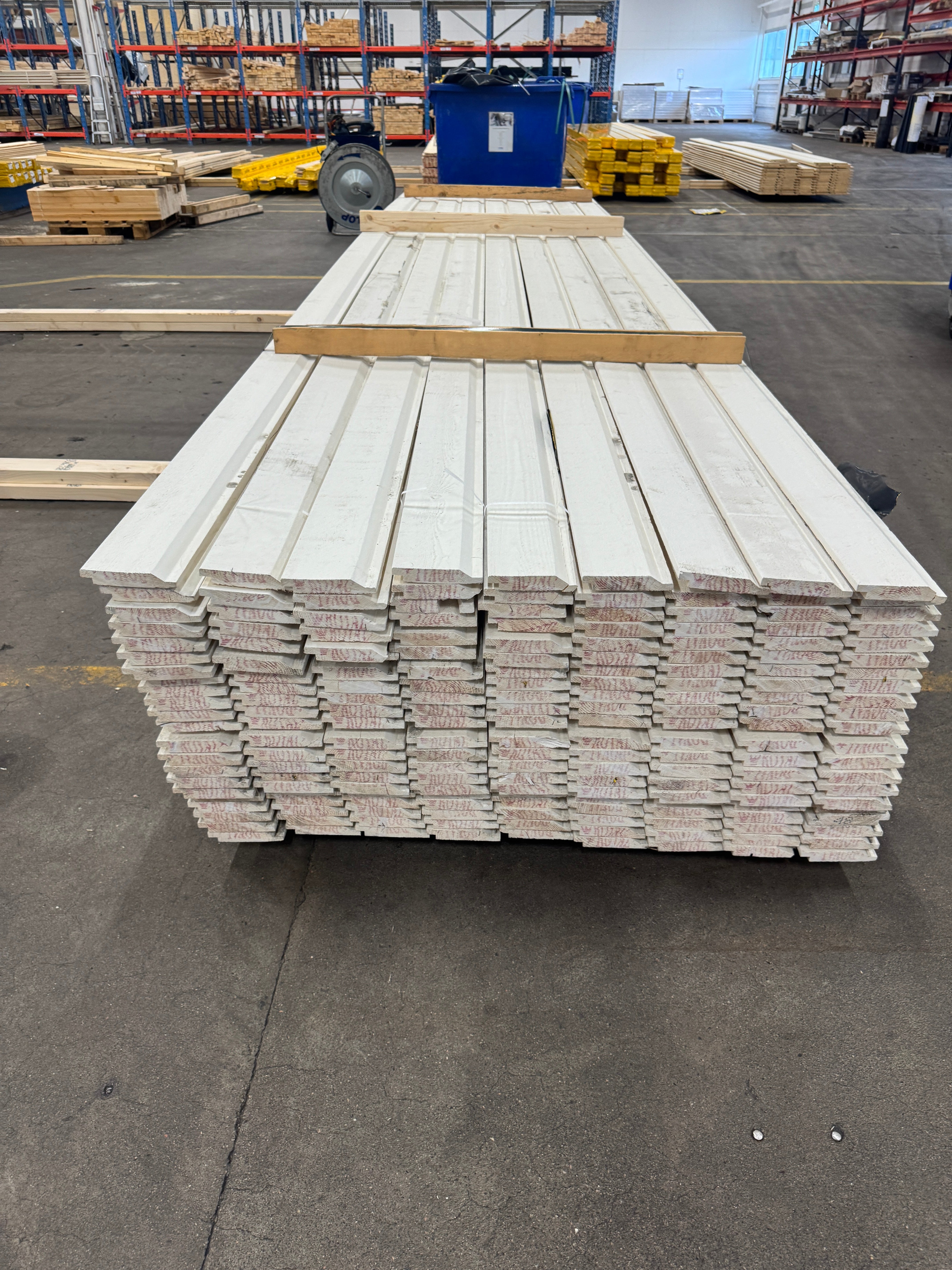 Paket Ytterpanel Enkelfas Halvspont 22x120mm – 164 st (4,80–5,40 m, gran, vitmålad)