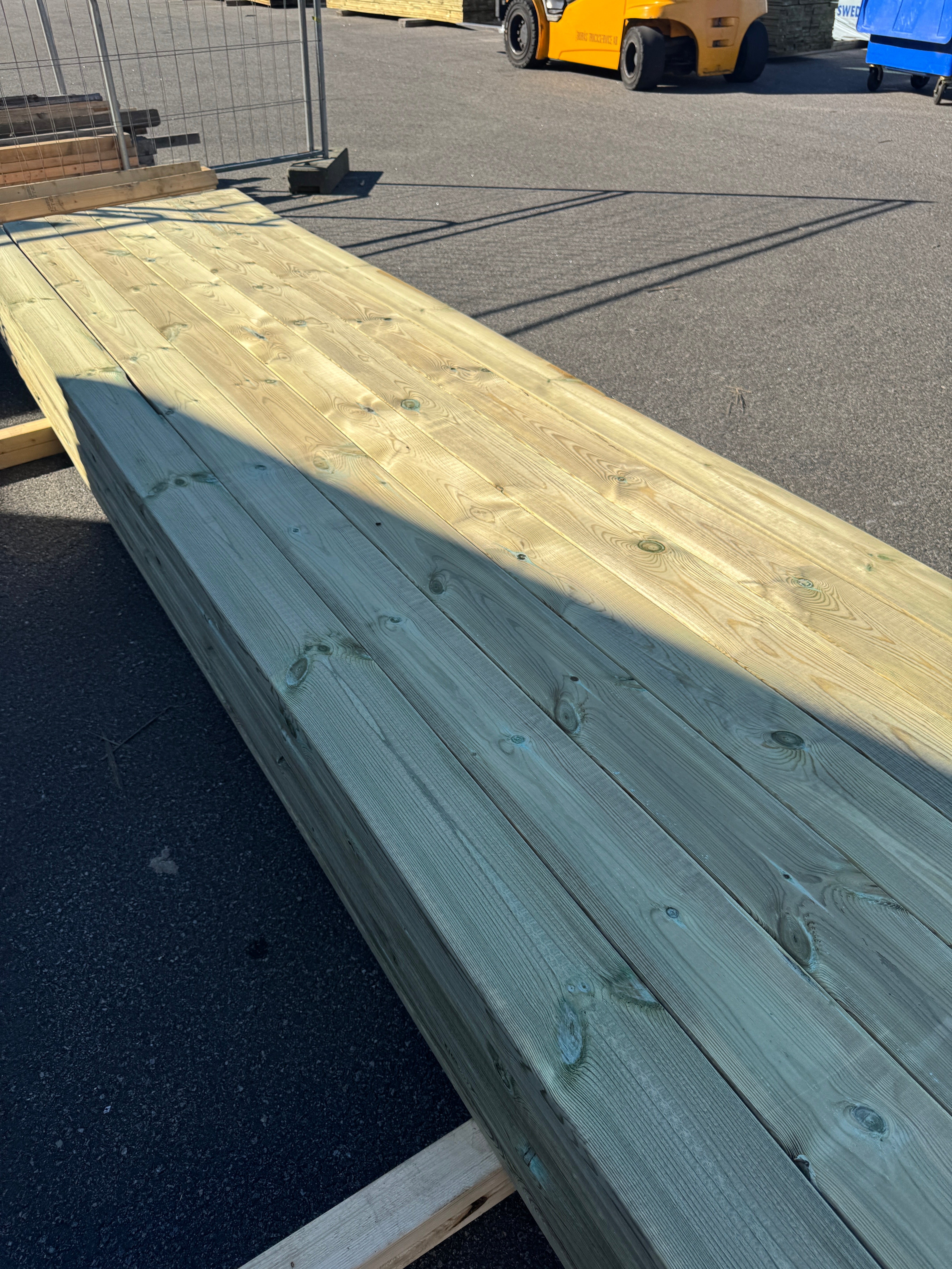 Paket Rillad Trall 28x145mm – 77 st (4,20 m, furu, NTR AB, B-sort)