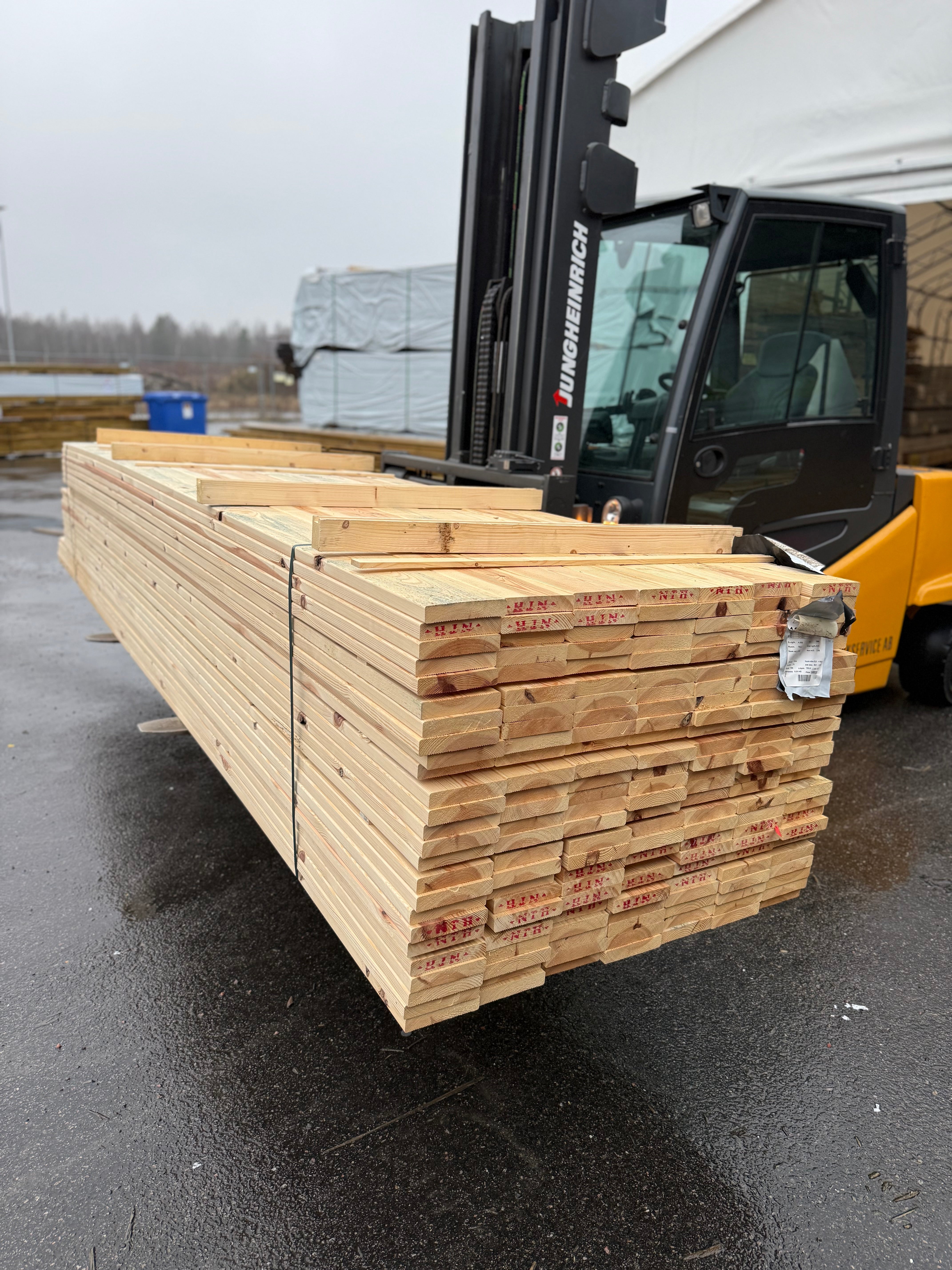 Paket Rillade Brädor 27x145mm Furu 3.90-4.50m (B-Sortering) - Spirec