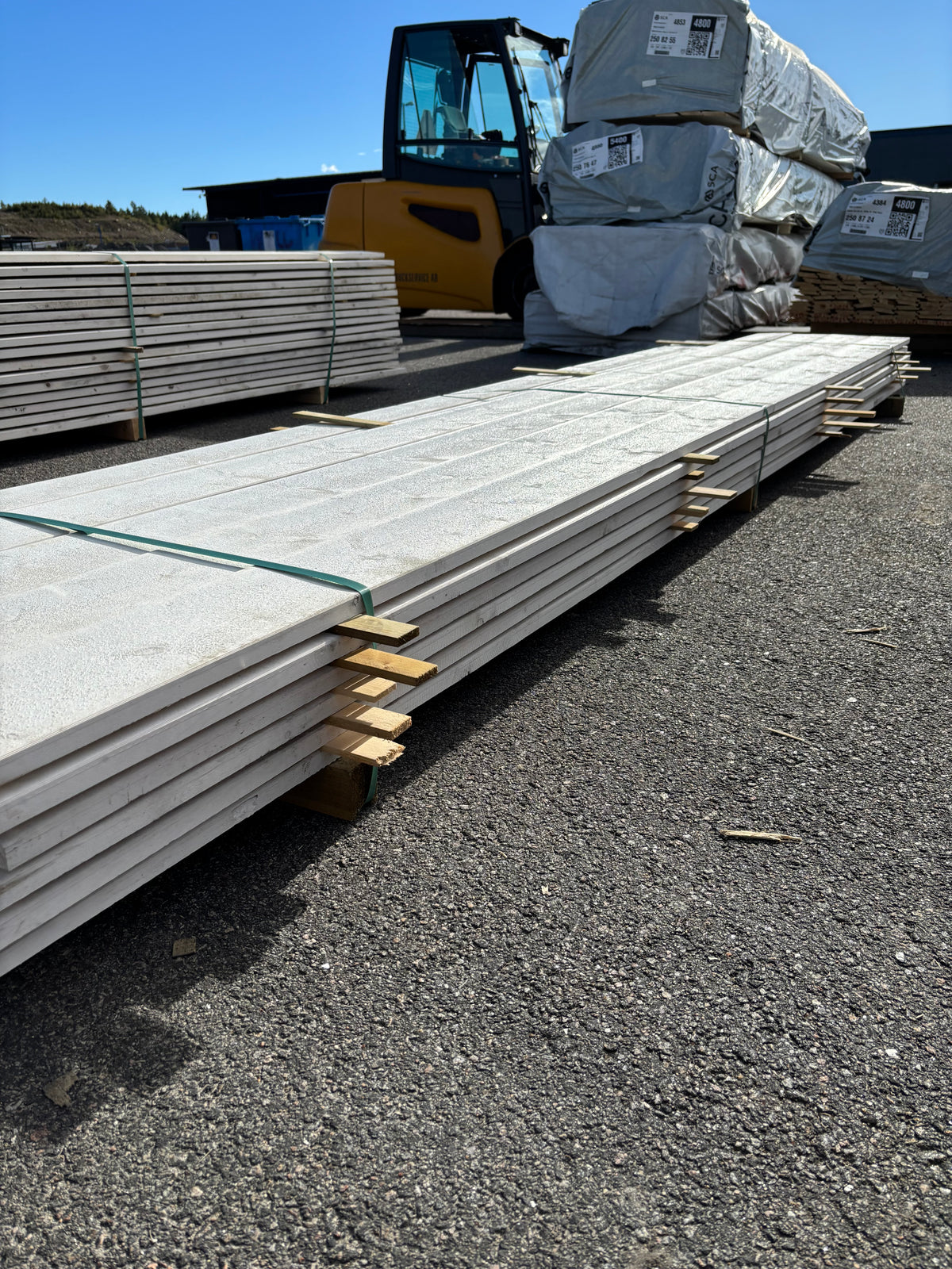 Paket Finsågade Brädor 22x145mm 3,90m 34st Grundmålade