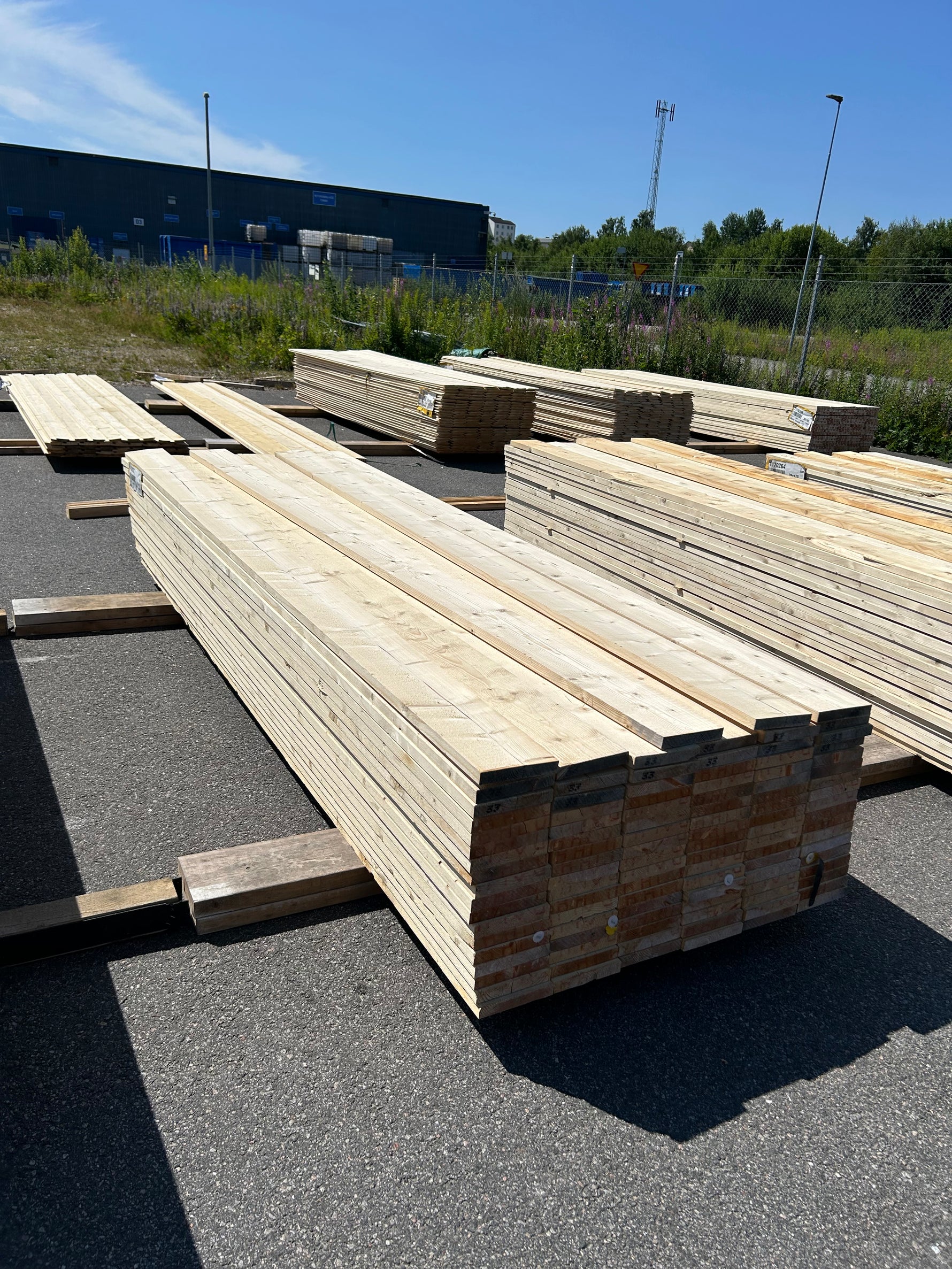 Paket Finsågade Brädor 28x170mm 106st 3.30m Obehandlade