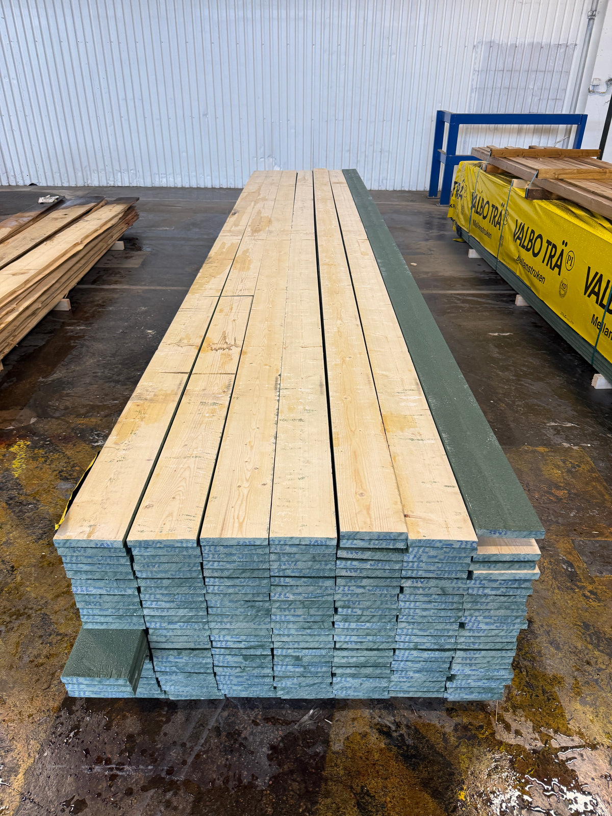 Paket Finsågade Brädor 22×145 mm Mellanstrukna 5,40 m – 175 st
