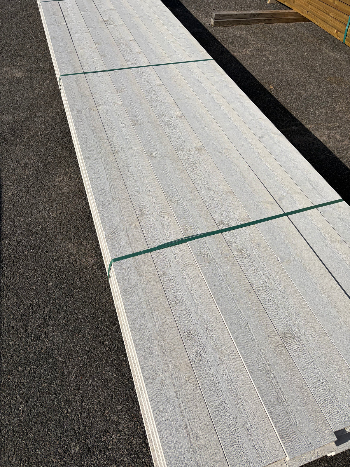 Paket Finsågad ytterpanel 22×145 mm 4,50 m – Vit Grundmålad, 42 st