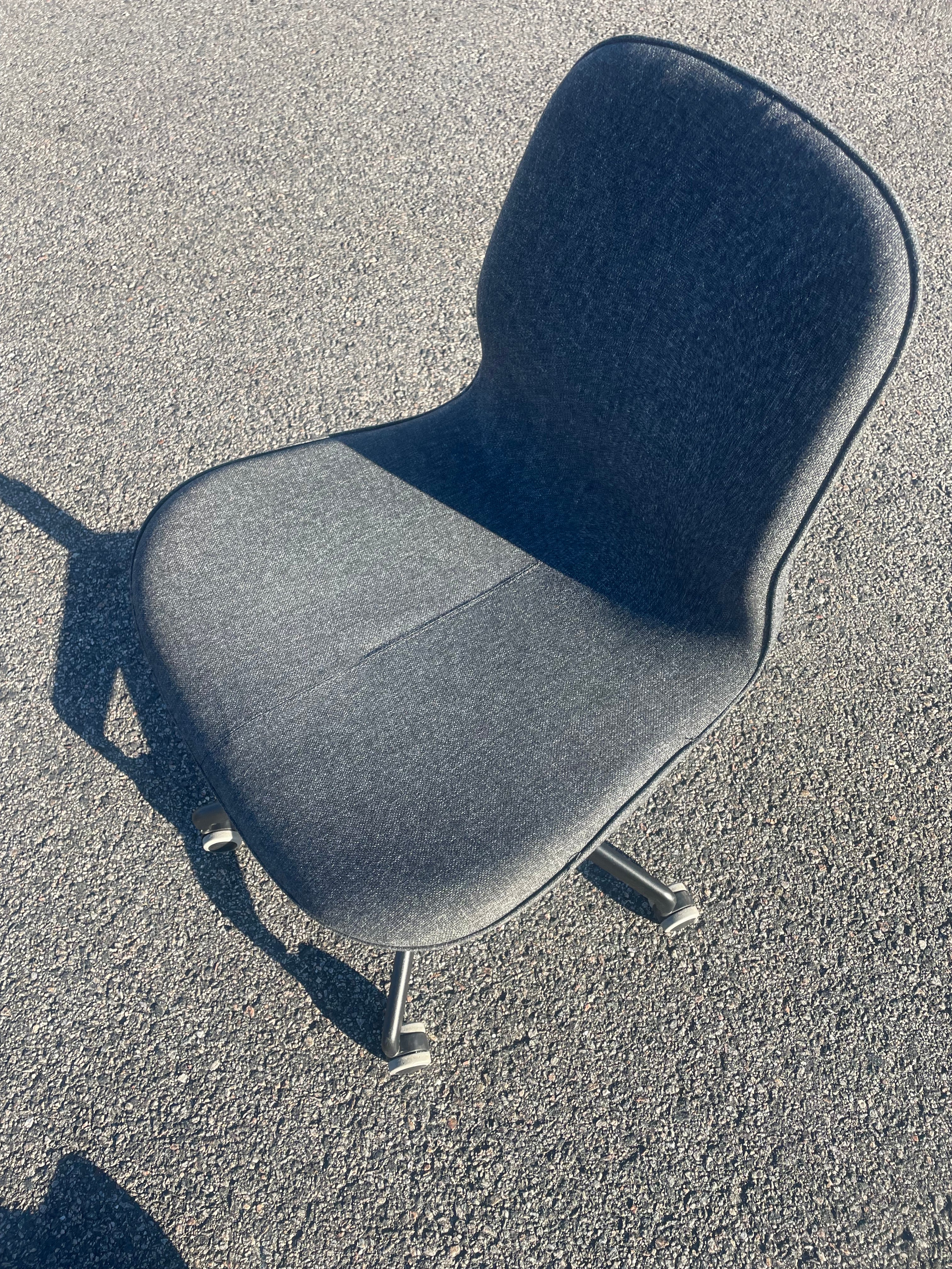 Konferensbord med 8 klädda stolar