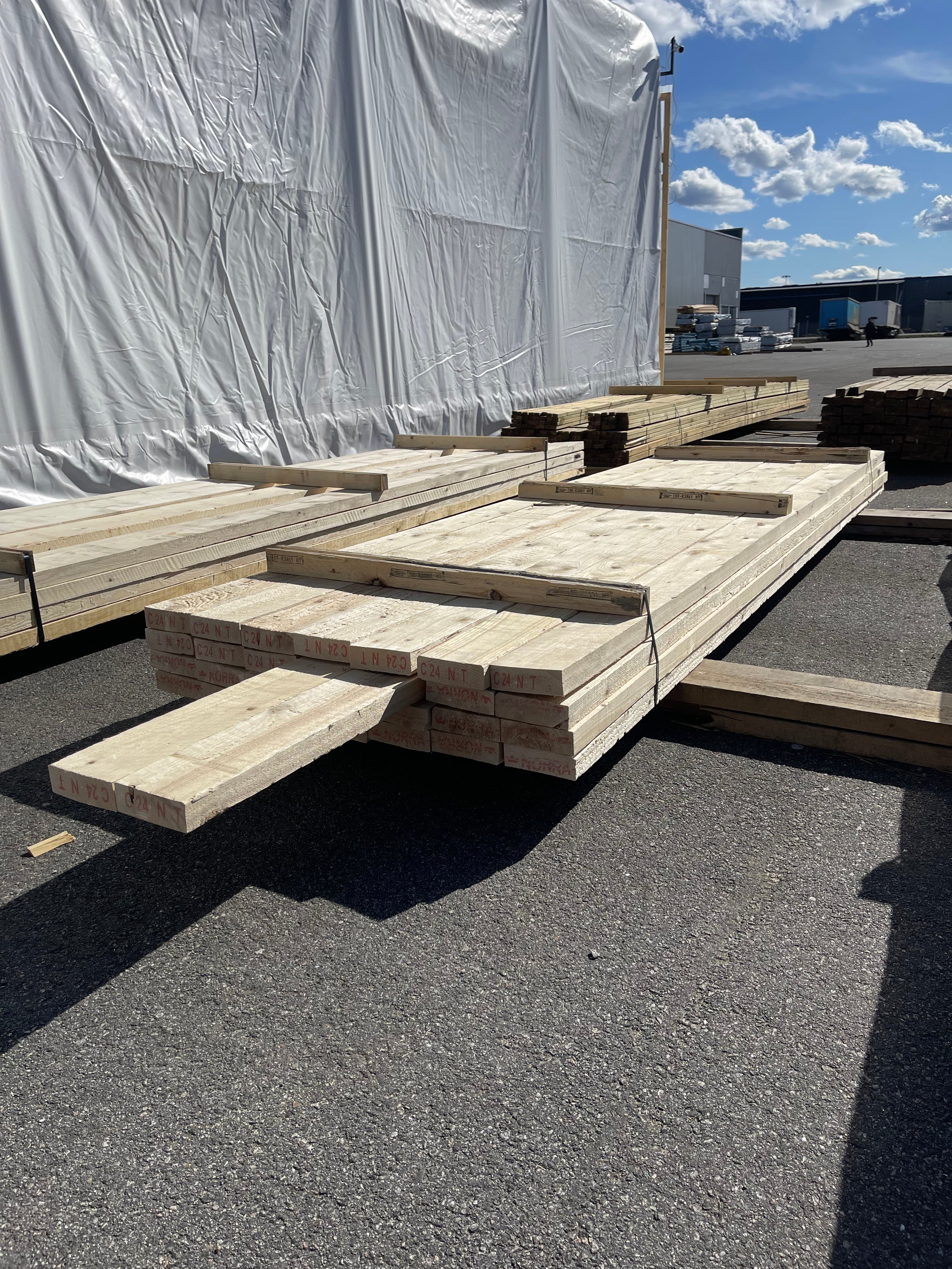 Paket Reglar Ohyvlade 47x150 mm – 3,90 m (26 st) + 4,50 m (2 st)