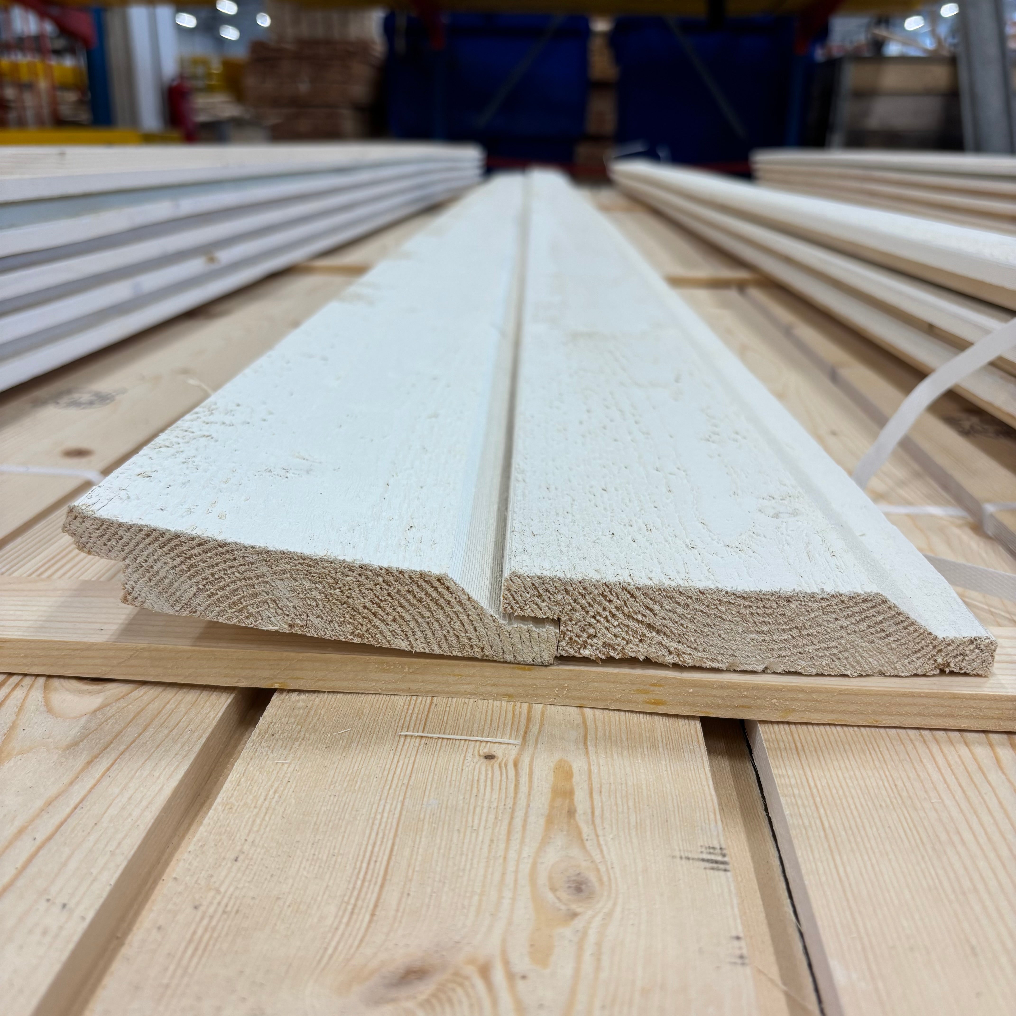Paket Ytterpanel Enkelfas Fals 22x120mm 3,60m – 105 st (gran, grundmålad vit)