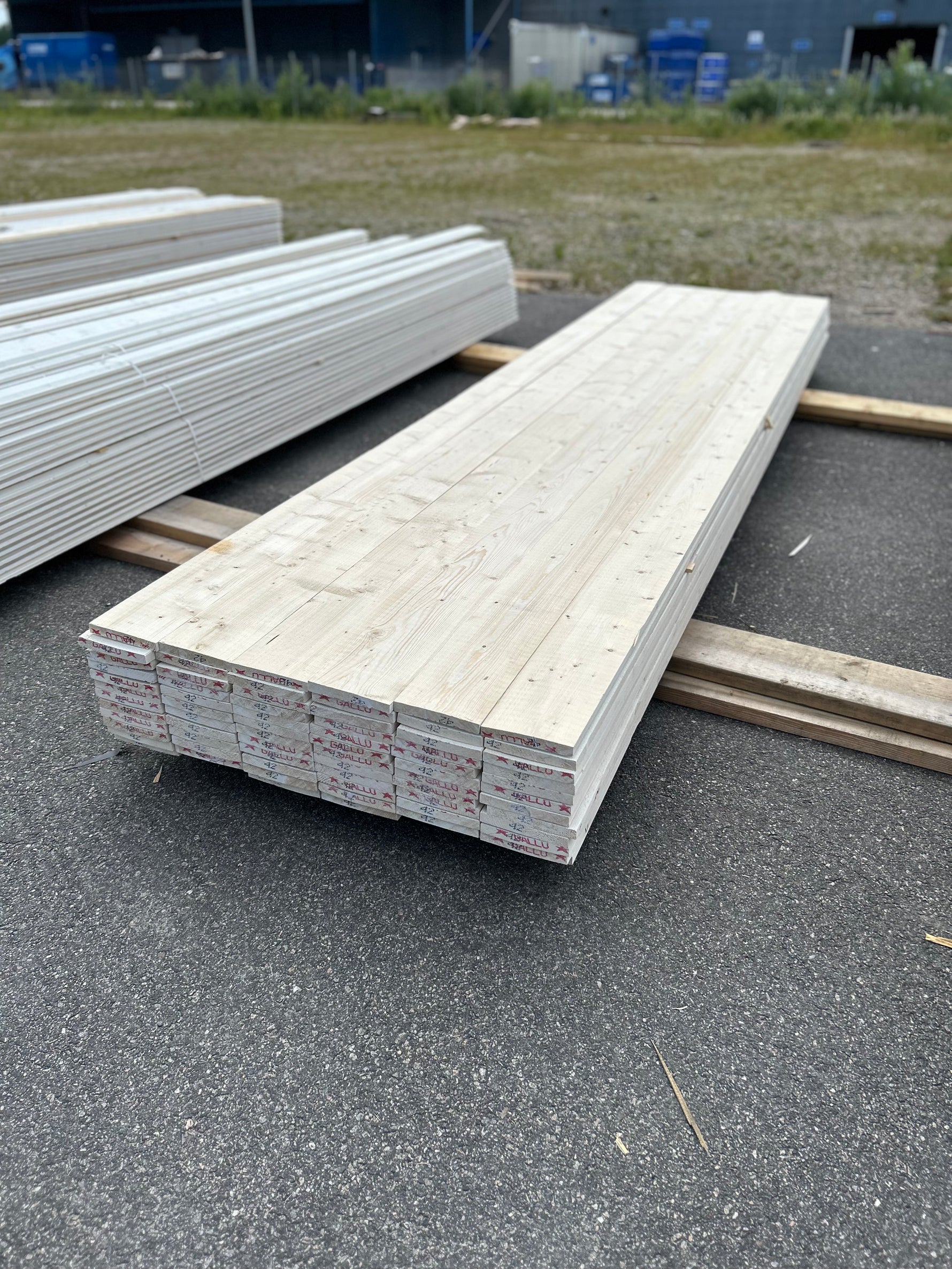Paket Finsågade Brädor 22x170mm 4.20m 72st Grundmålad