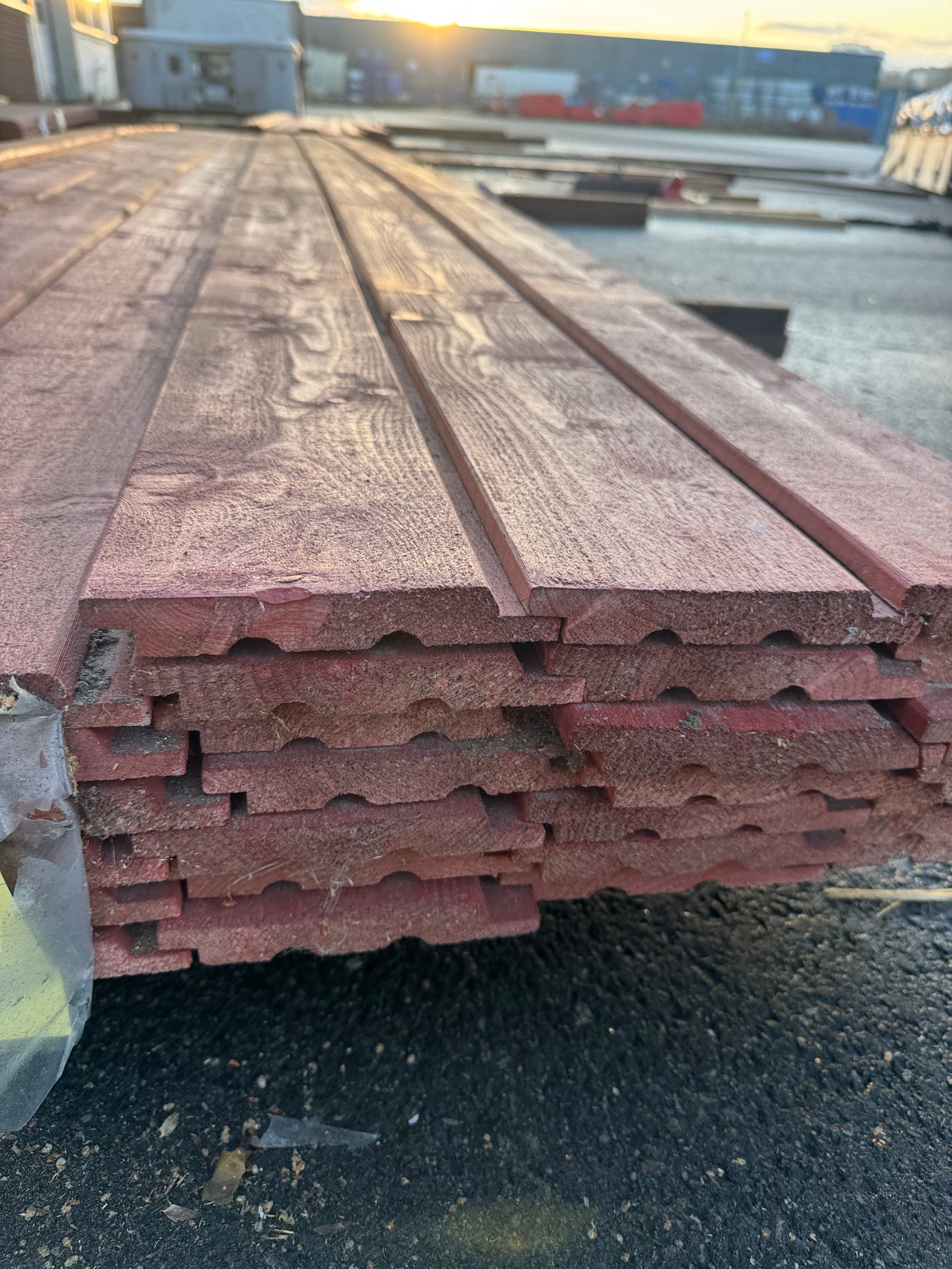 Paket Ytterpanel Falsad Enkelfas 21x147 mm – 46 st (5,10 m, Brandröd)