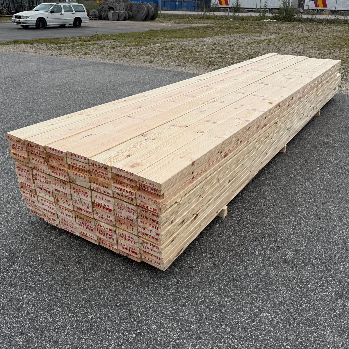 Paket Hyvlade Furu Brädor 36x148mm 4,50–4,80m – 105st (Andra sortering)
