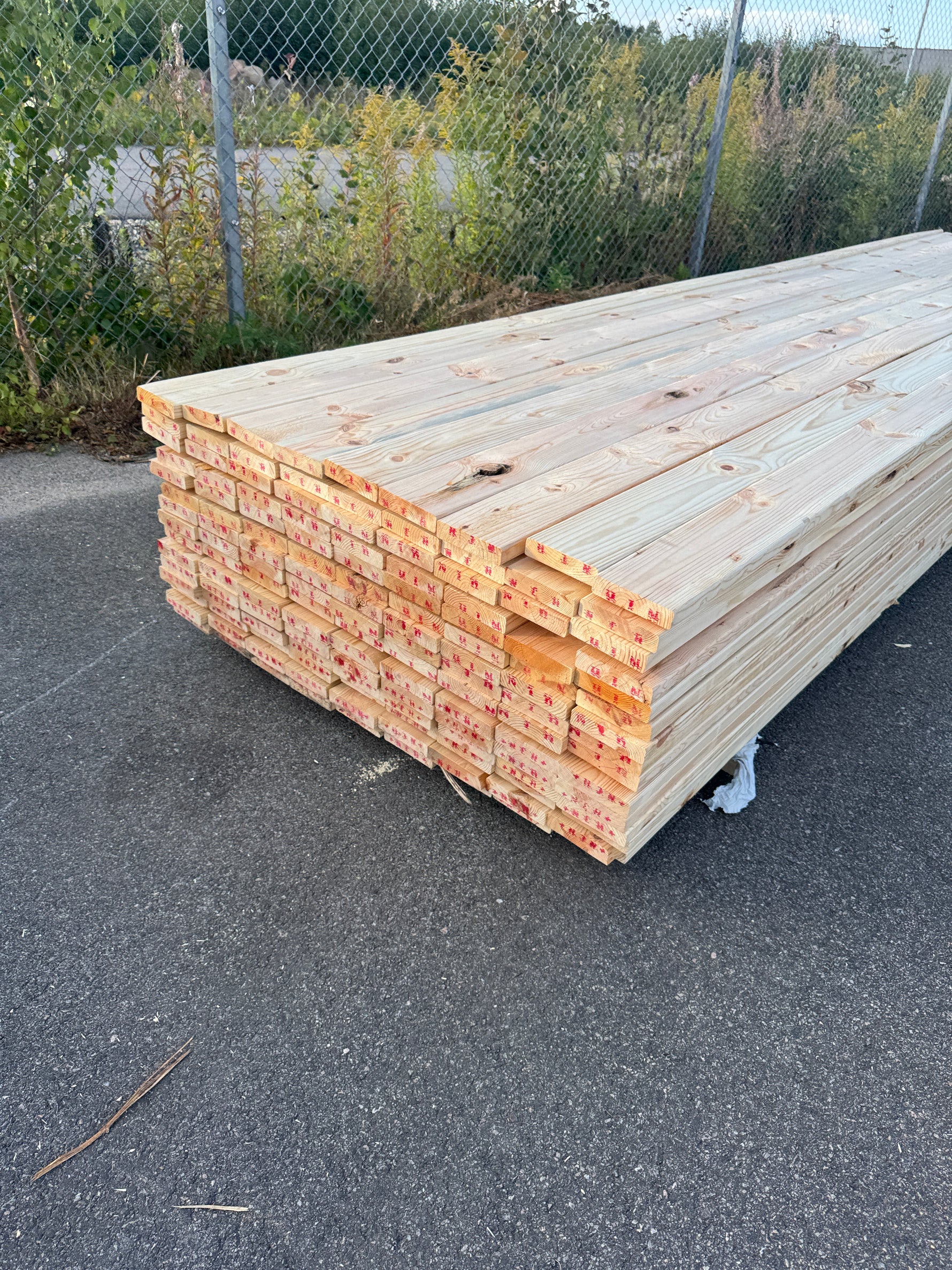 Paket Hyvlad 28x120 – 134st – 4.20 m – ANDRASORTERING
