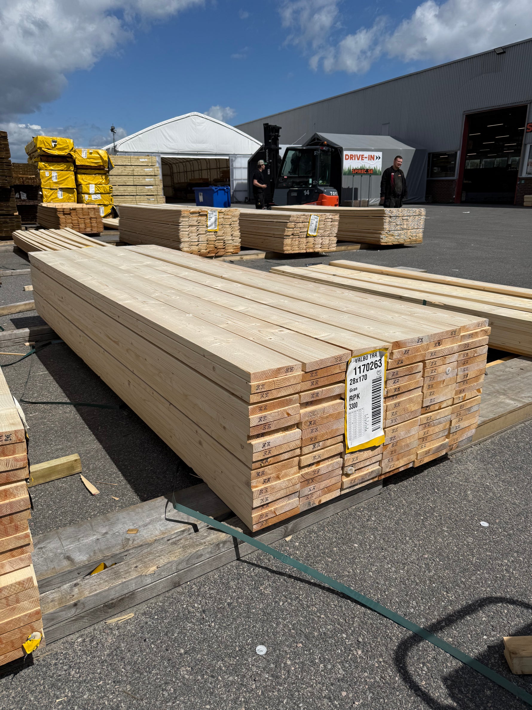Paket Finsågade Brädor 28x170mm, 102st 3,30m