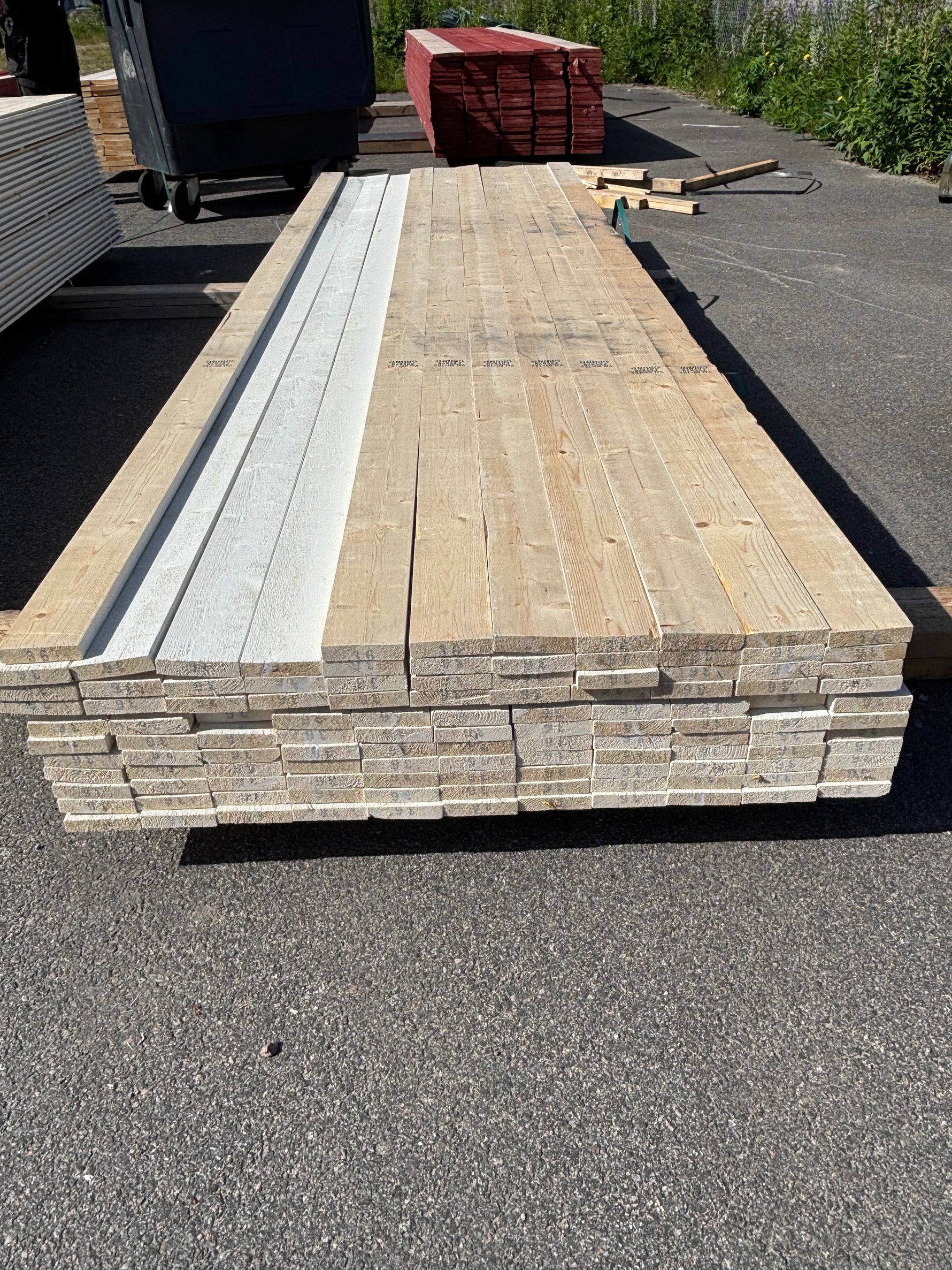 Paket Finsågade Brädor 22x95mm, 118st 3.60m Grundmålade