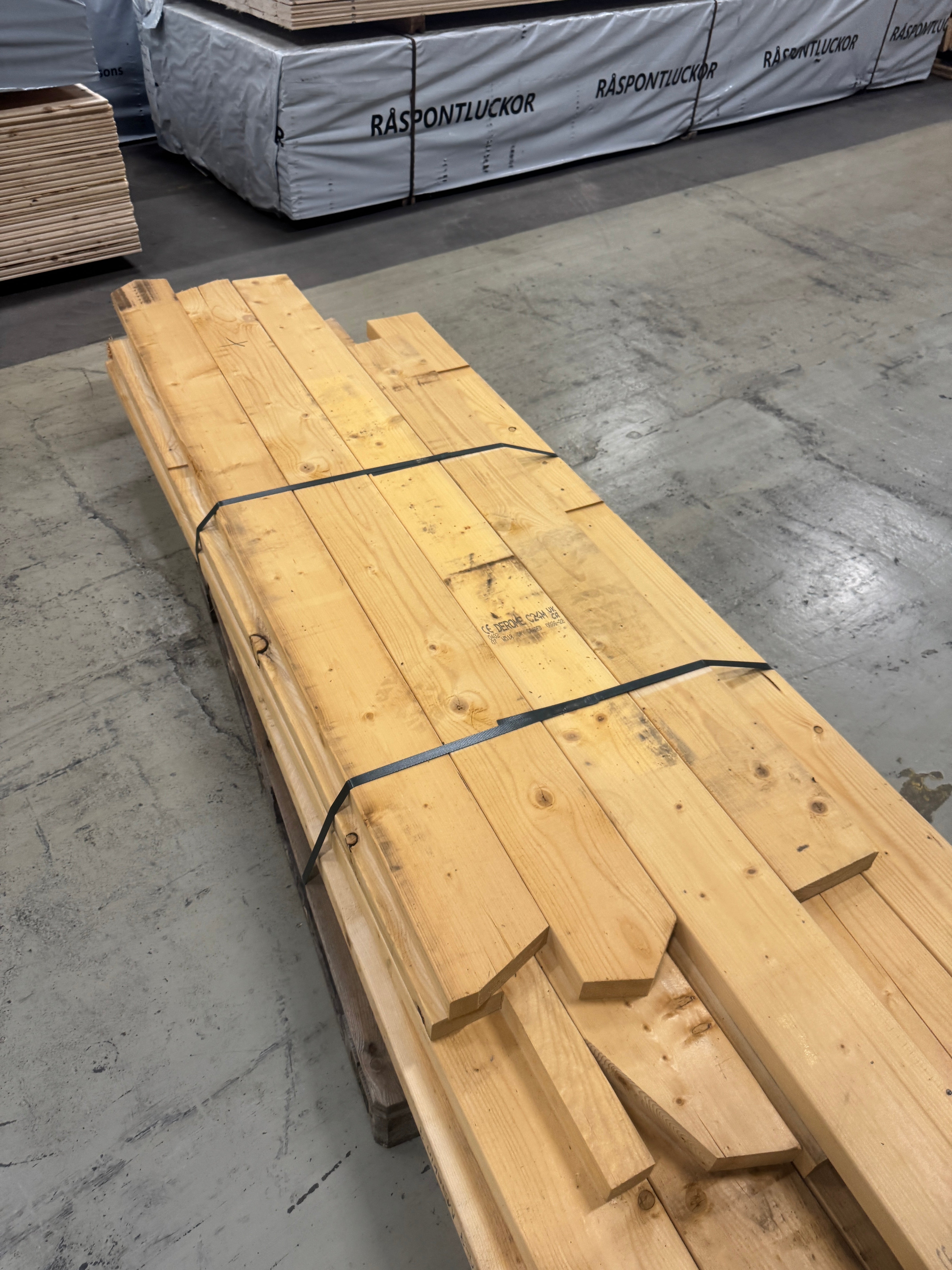 Paket Virke 45x145 – ca 19 st (1,80–2,60 m, Gran)