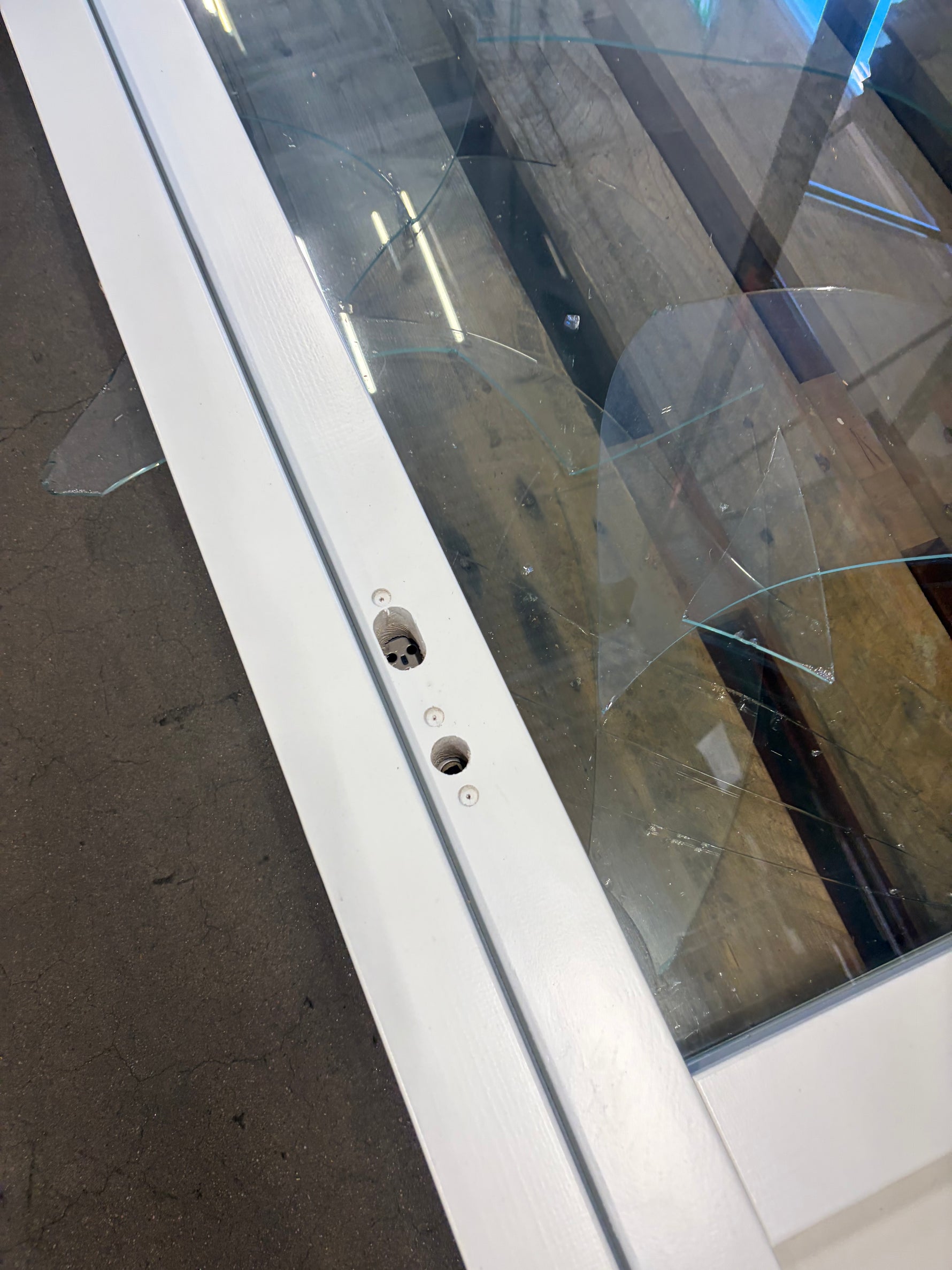 Altandörr 900x2200mm (SP Fönster) Vänsterhängd- Nya/Oanvända (Krossad Glasruta)
