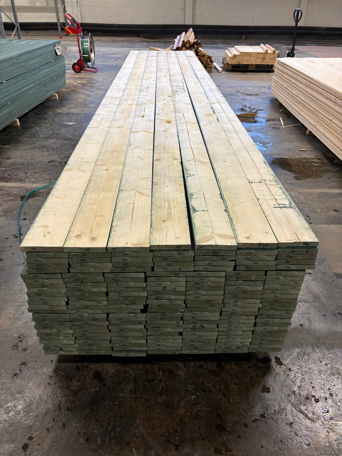 Paket Finsågade Brädor 22×145 mm Mellanstrukna 5,40 m – 175 st