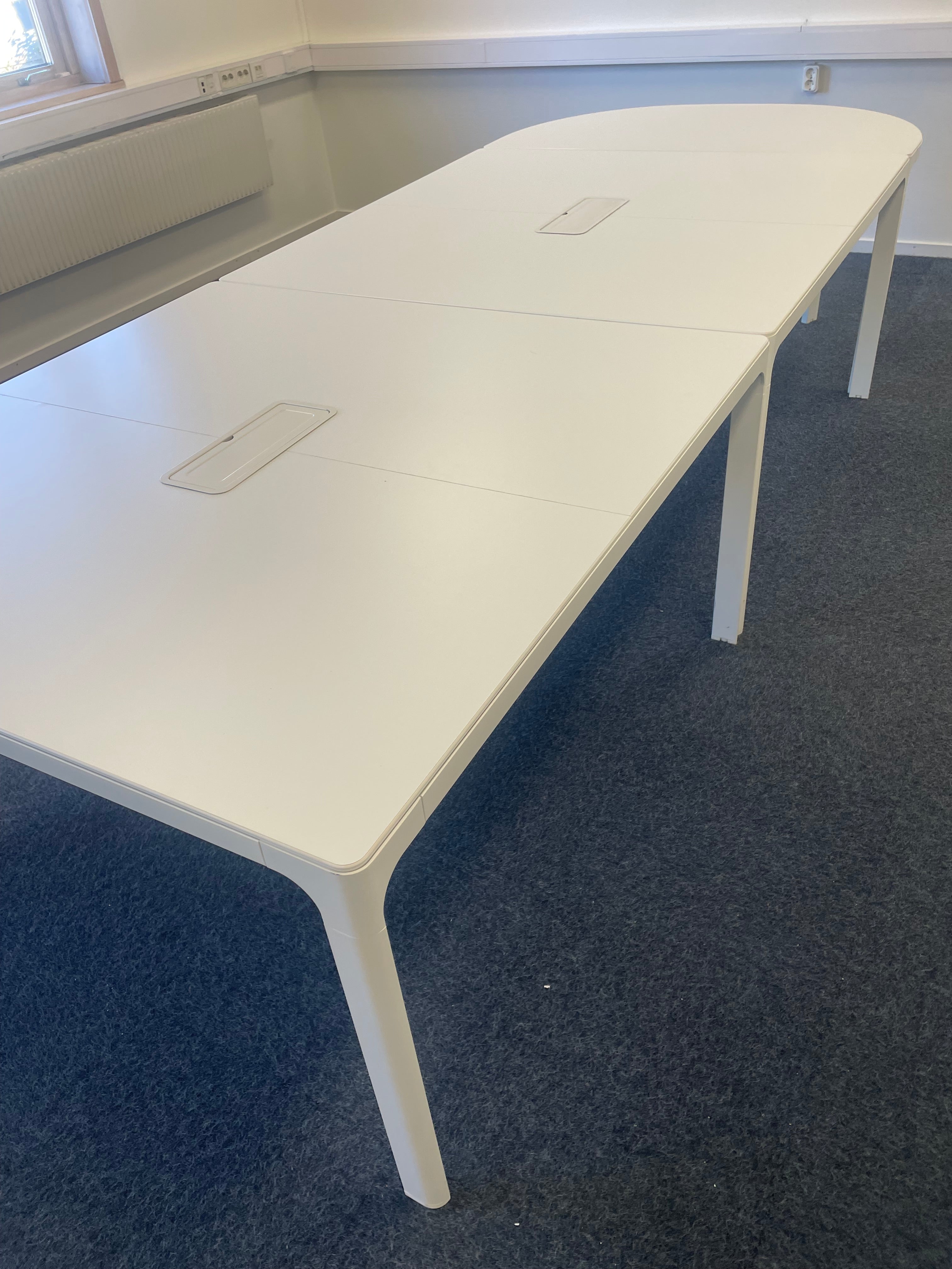 Konferensbord med 10 fåtöljer