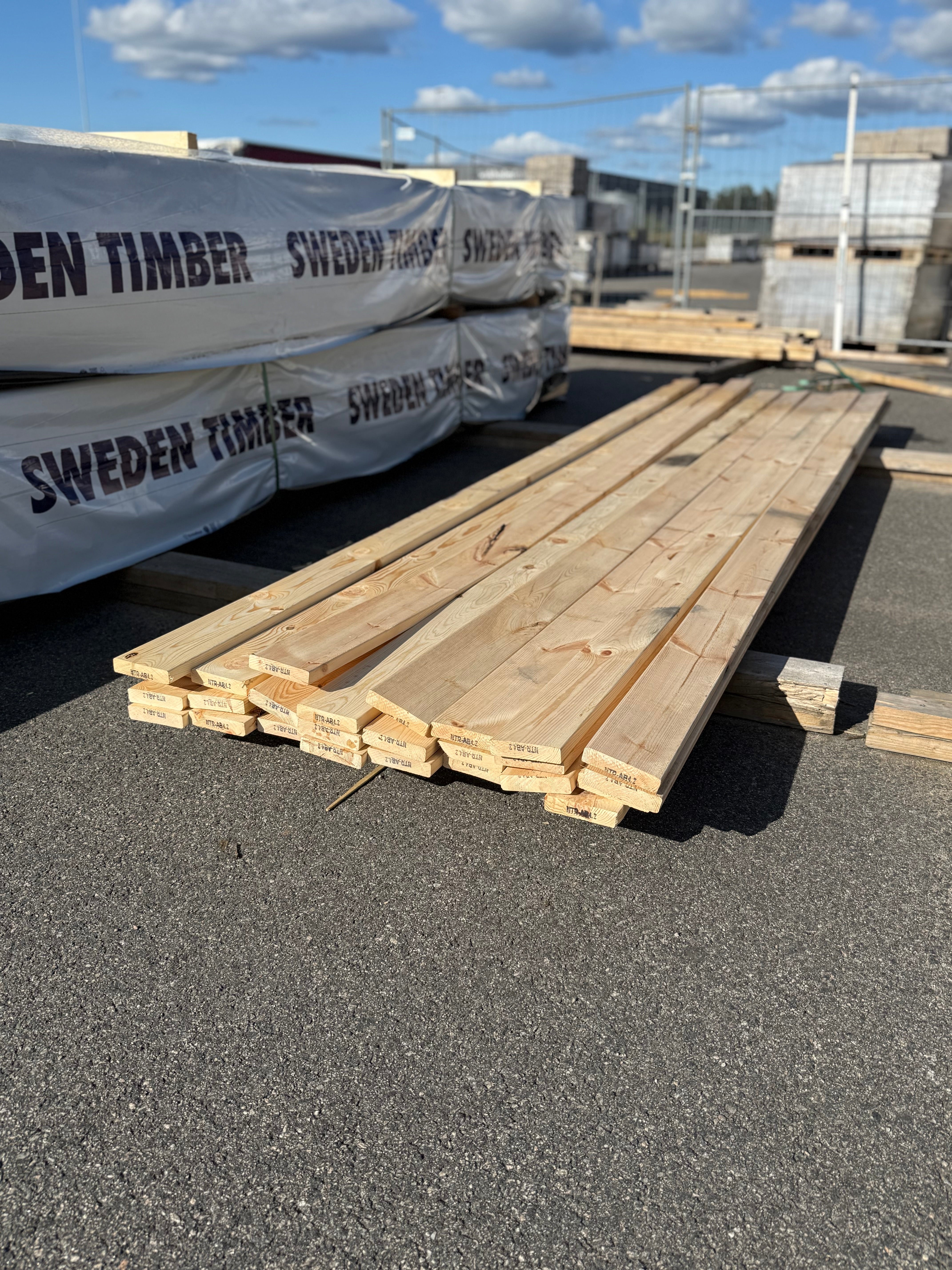 Paket Hyvlad 28x120mm 26st 4.20m – Andra sortering