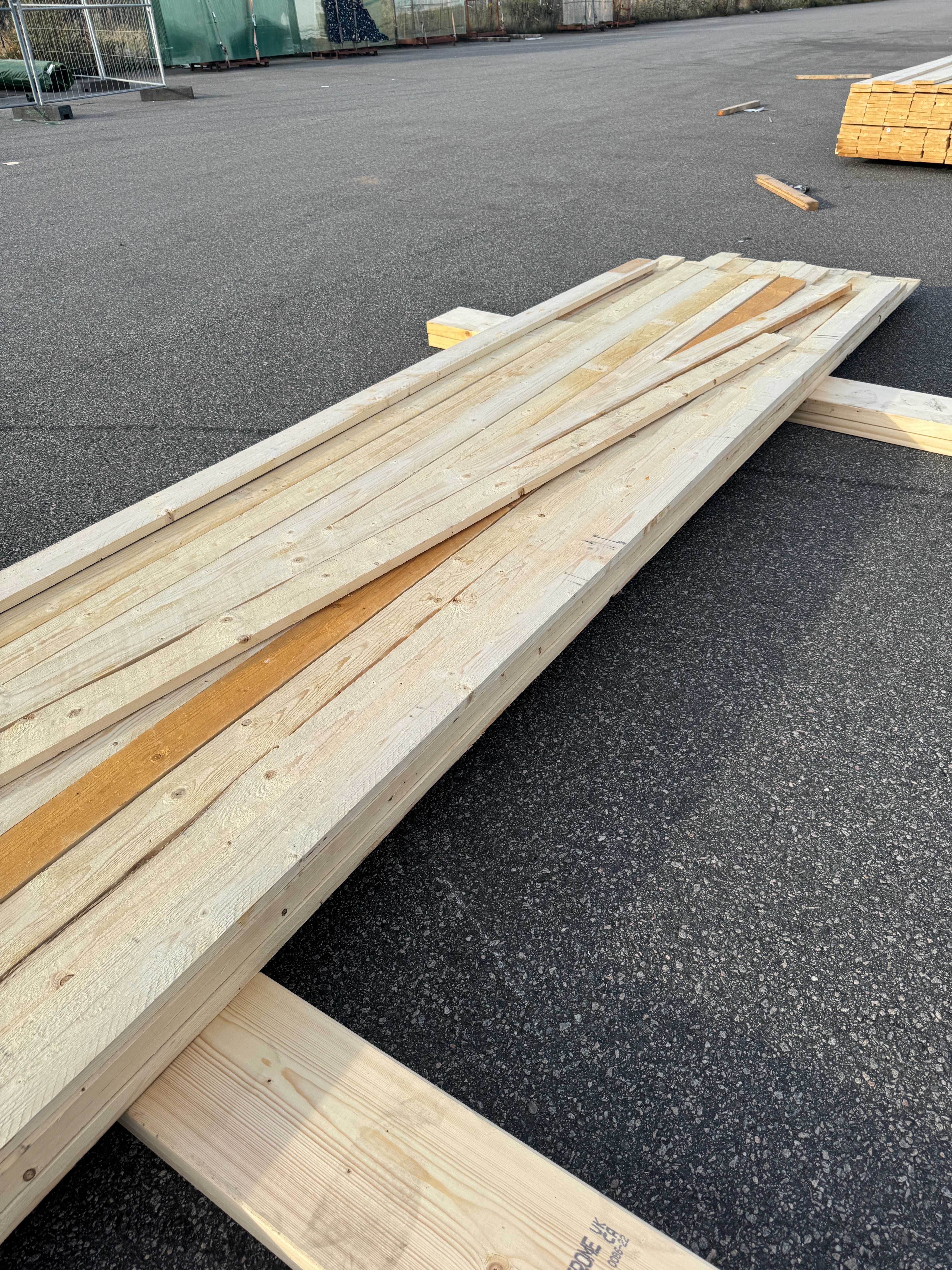 Paket Brädor 22x100mm Råsågad – 41 st (4,0–5,4 m, gran, obehandlad)