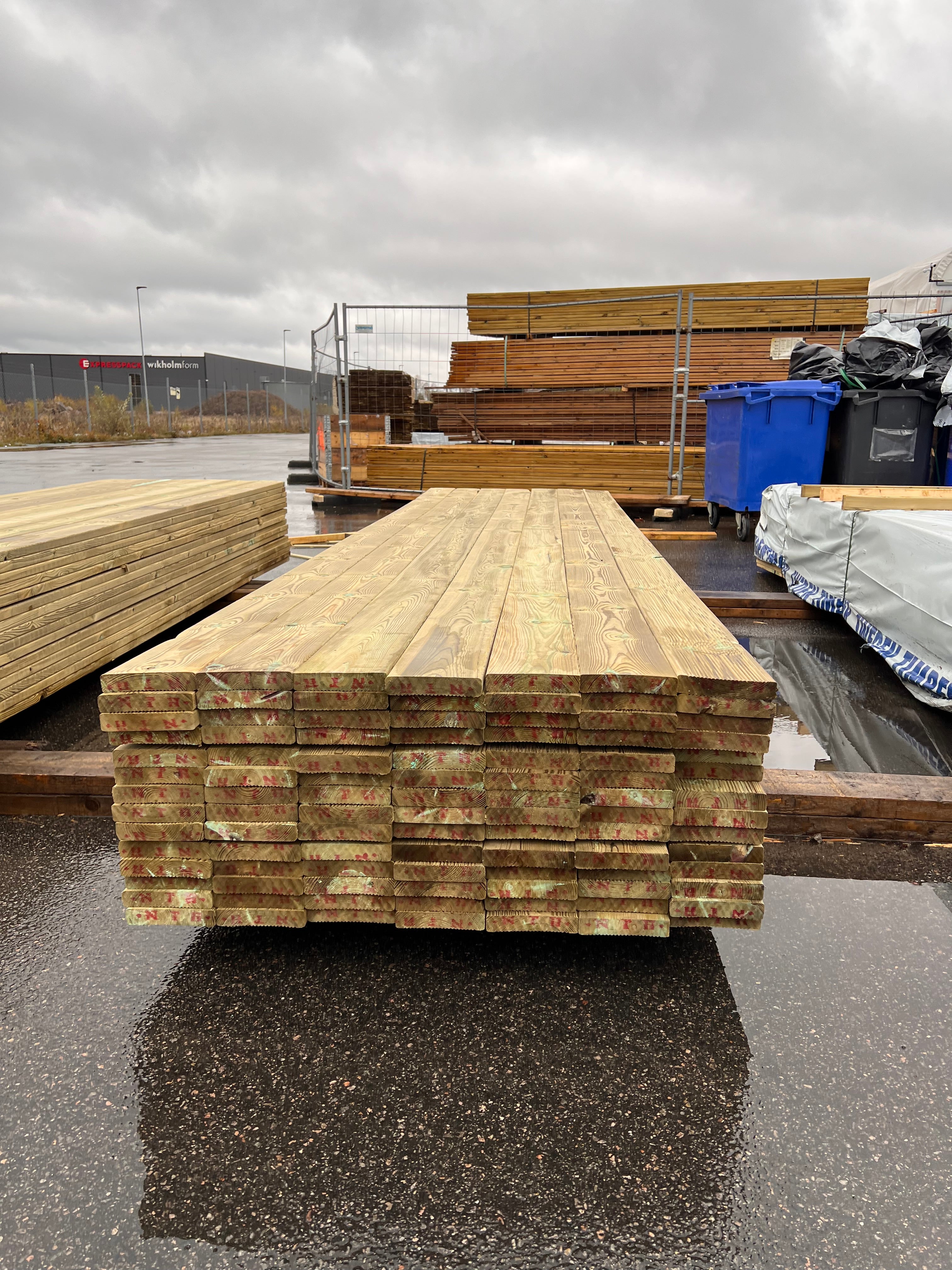 Paket Trall Rillad 28x145mm – 98 st 4.20m Tryckimpregnerad B-sort