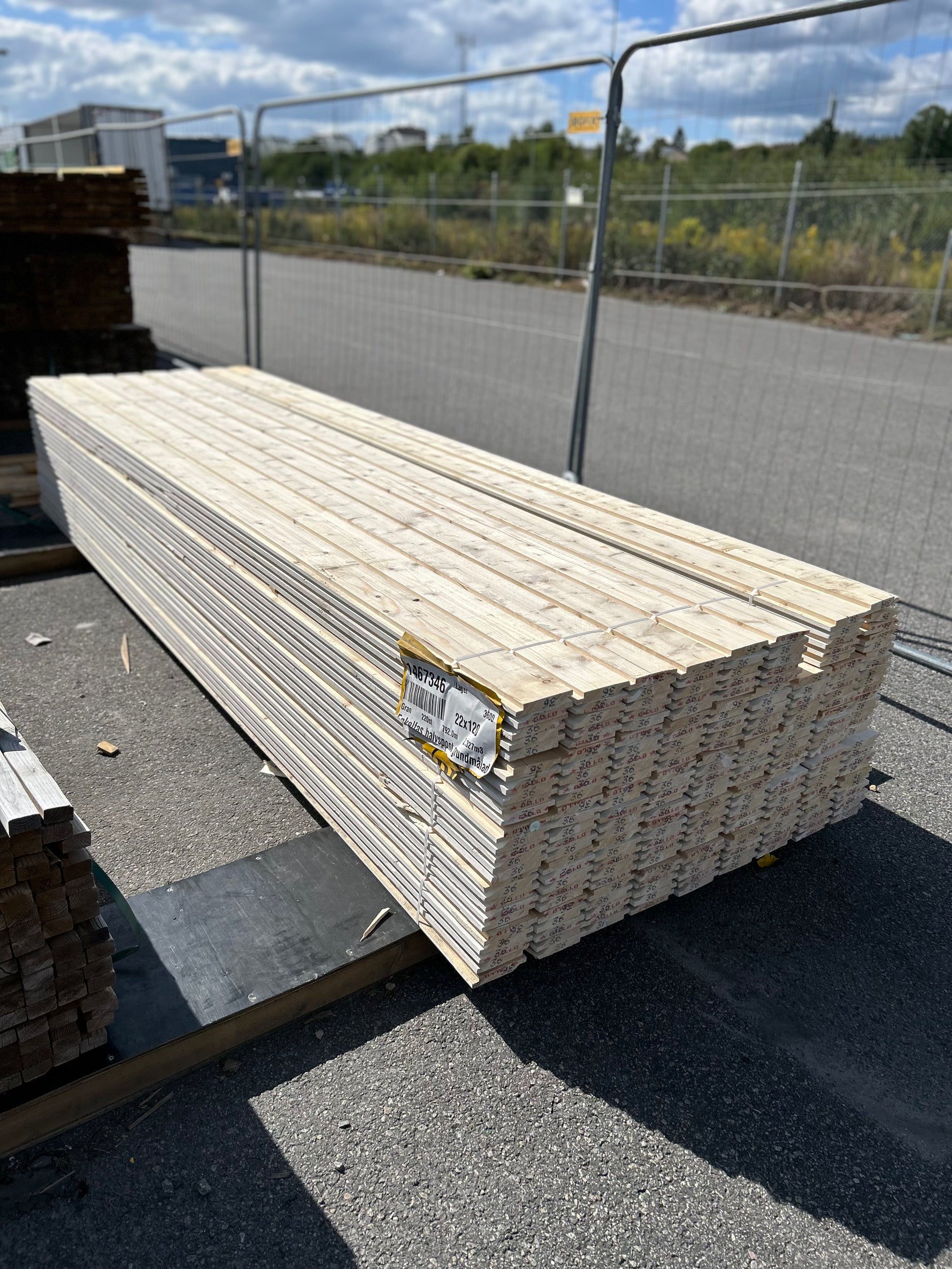 Paket Enkelfas Halvspont 22x120mm 3,60m 220st Grundmålade