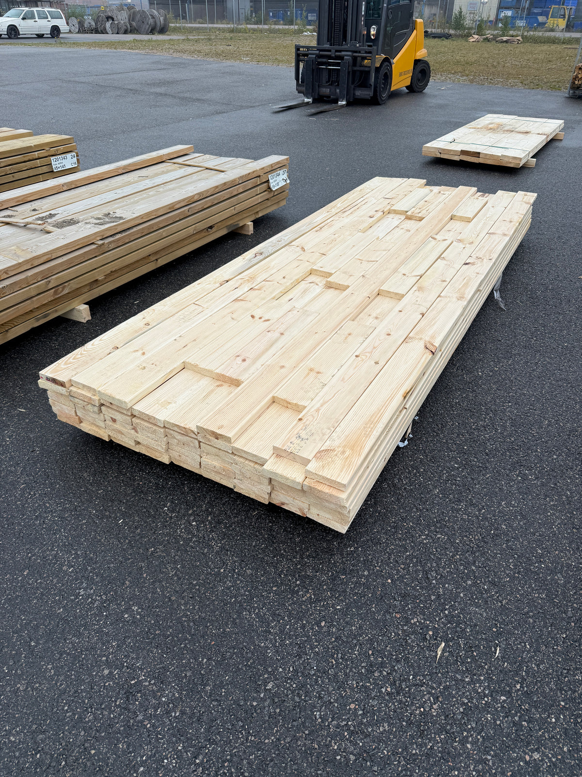 Paket Obehandlad Rillad Trall 28x120mm 3,00m 60st (Andra Sortering)