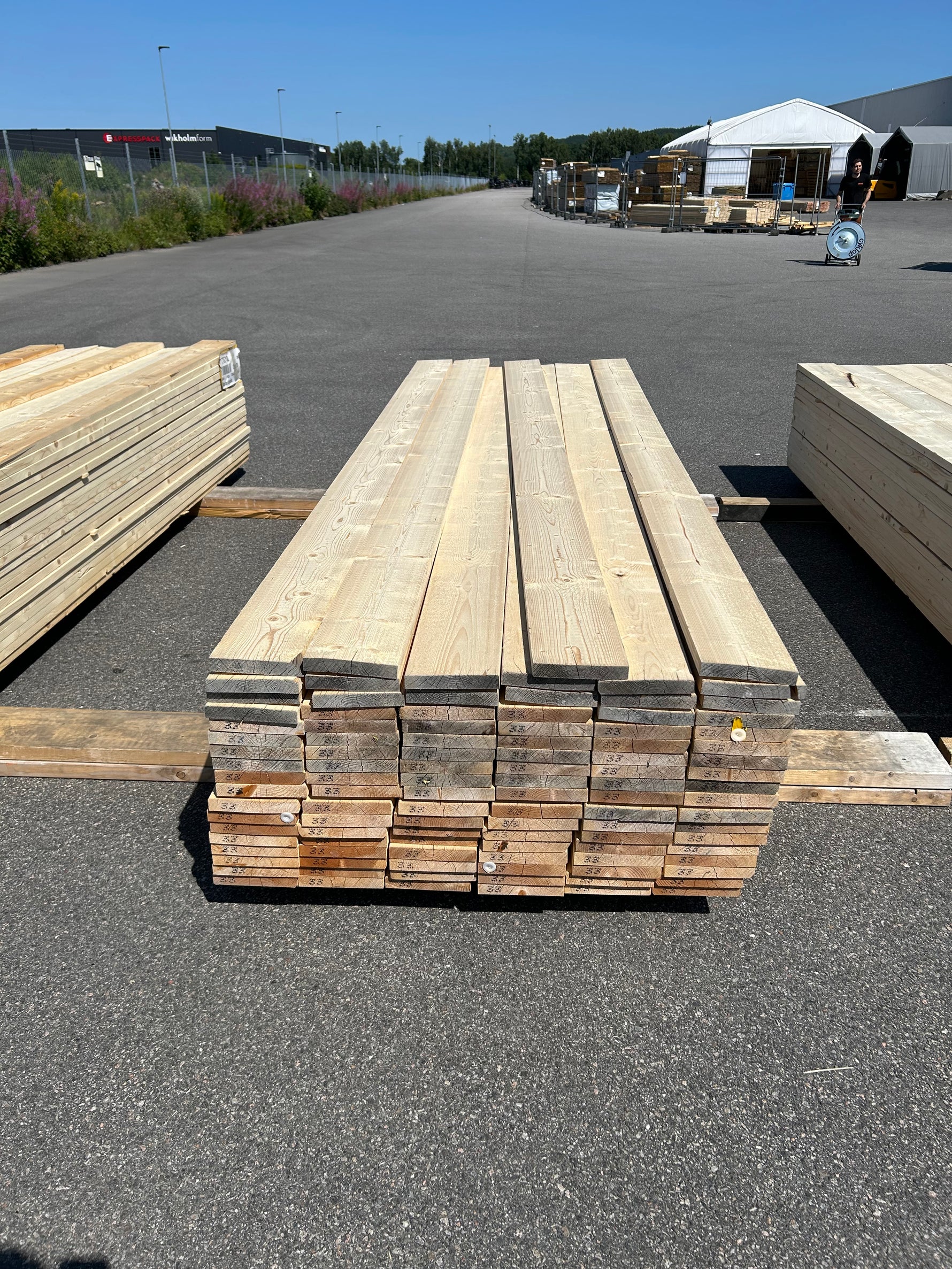 Paket Finsågade Brädor 28x170mm 106st 3.30m Obehandlade