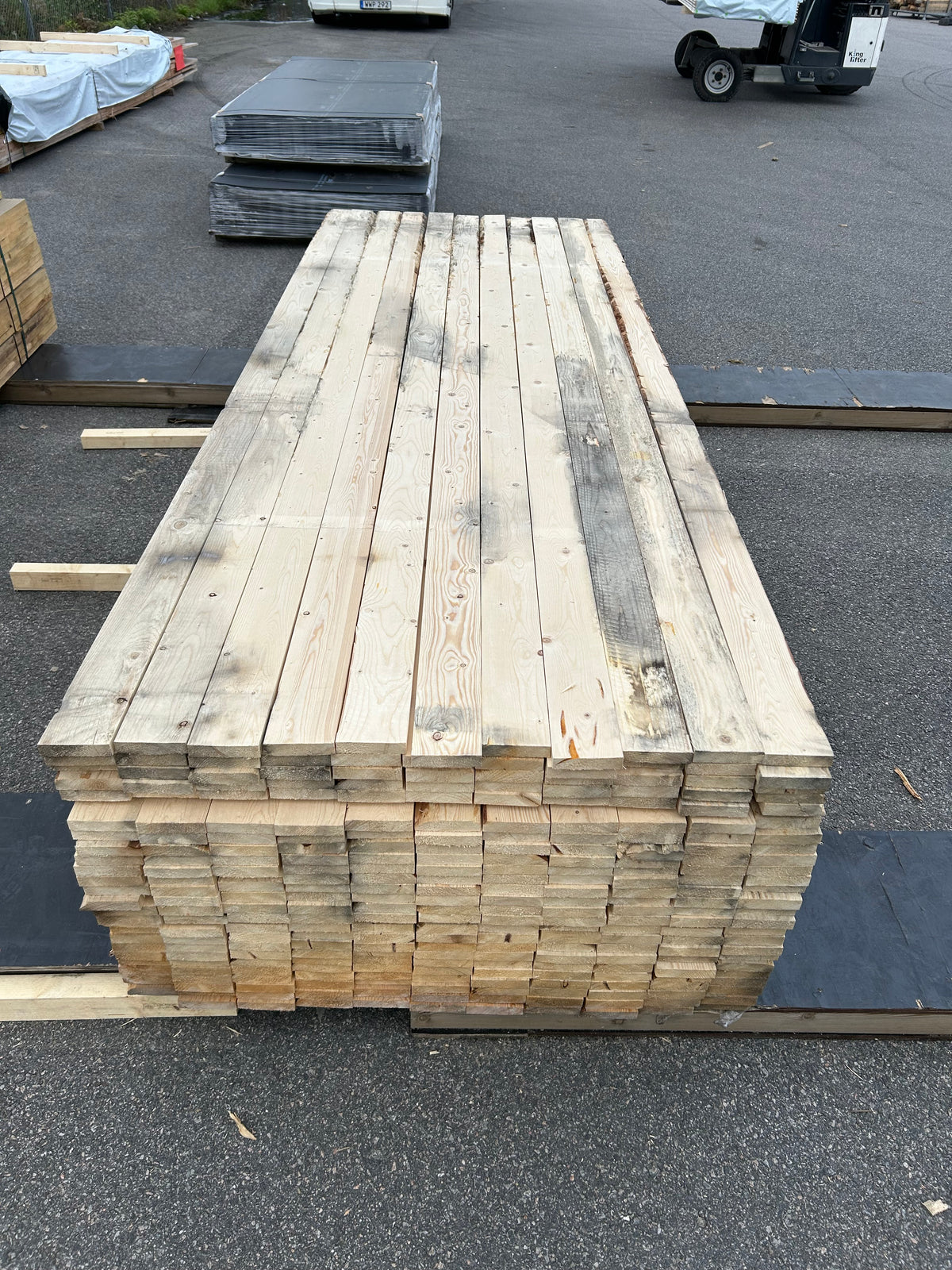 Paket Råsågade Brädor 22x95mm 3,00m 275st (fuktskadat)