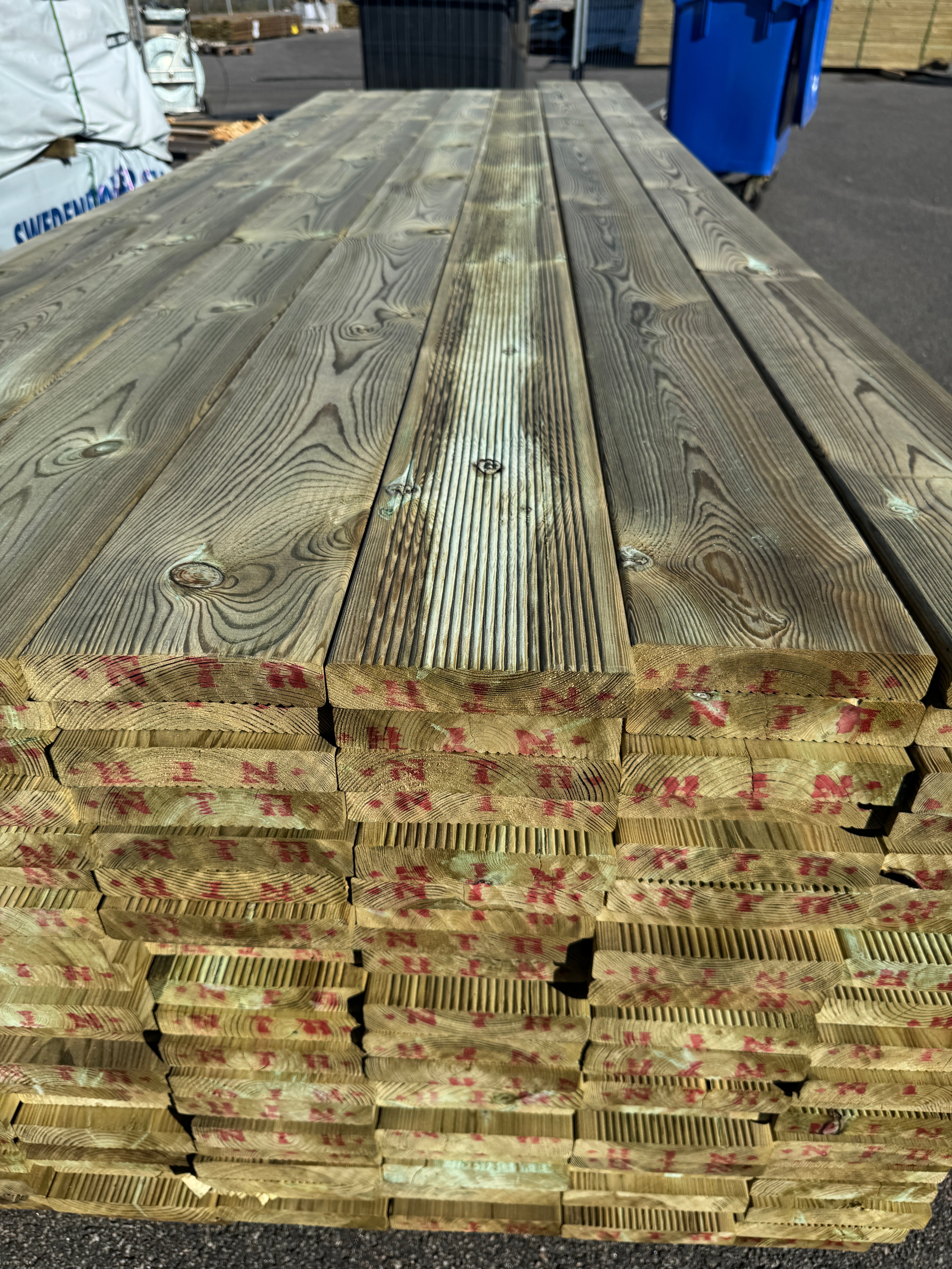 Paket Rillad Trall 28x145mm – 168 st (3,30–3,60 m, furu, NTR AB, B-sort)