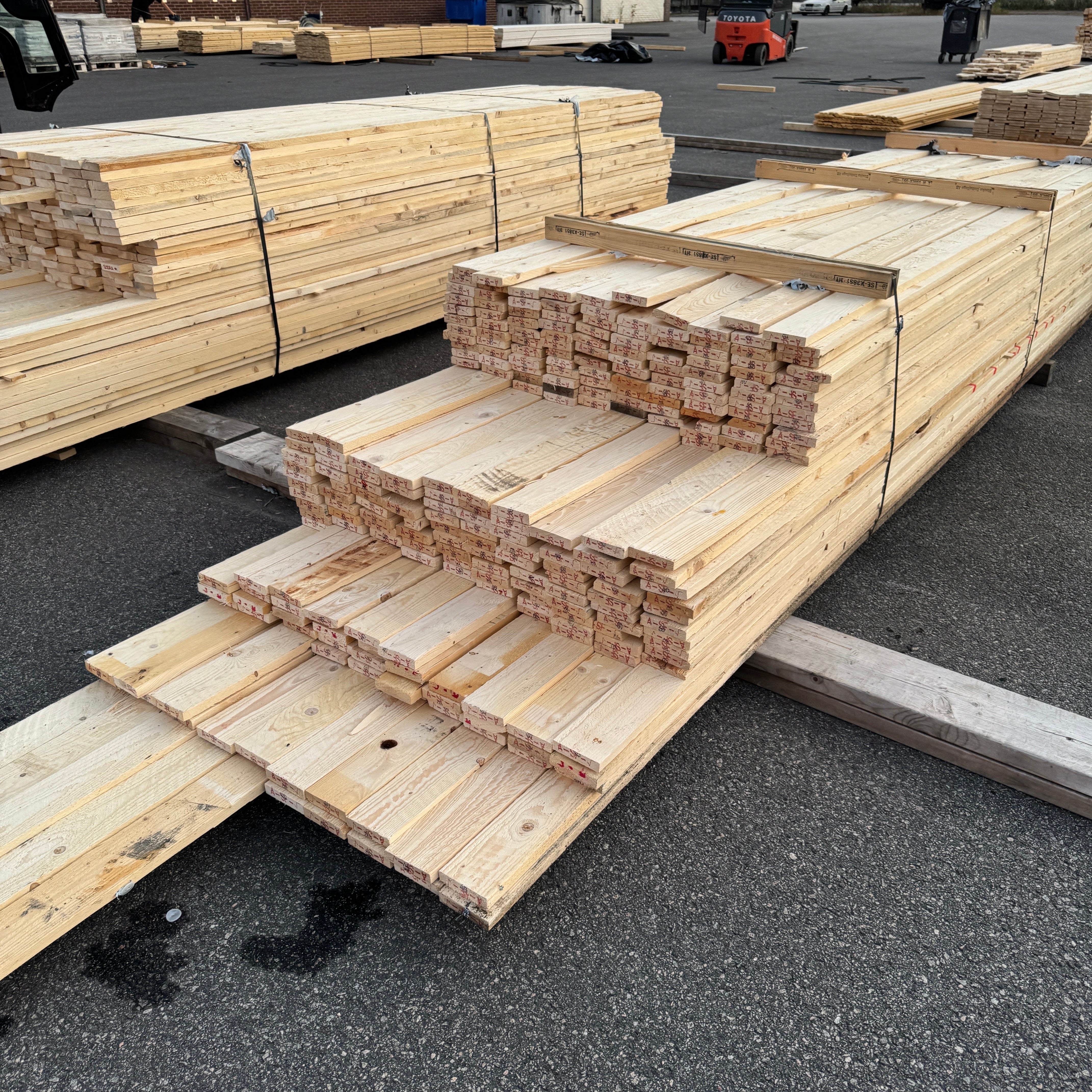 Paket Brädor 22x100mm Råsågad – 265 st (3,6–5,4 m, gran, obehandlad)