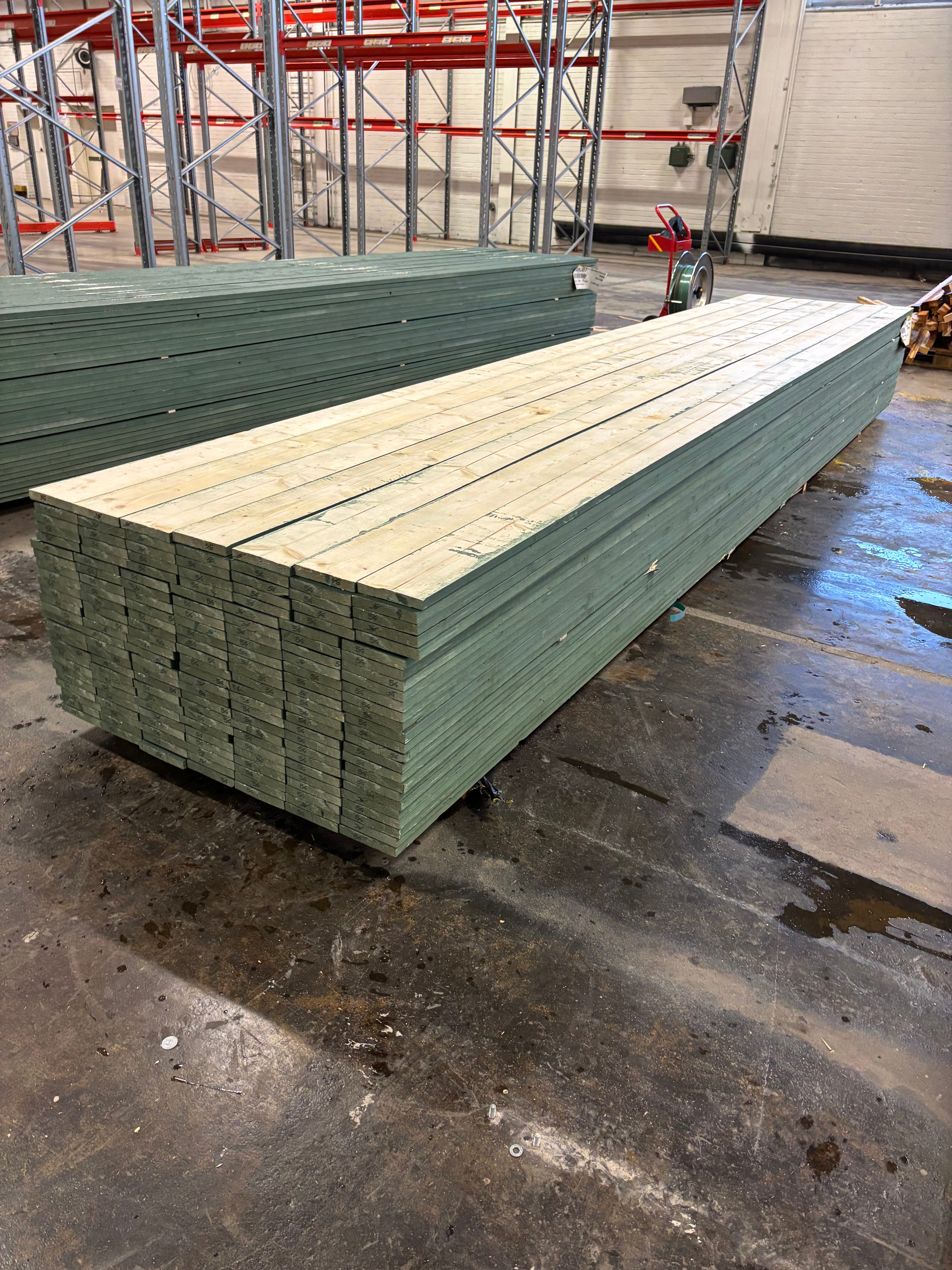 Paket Finsågade Brädor 22×145 mm Mellanstrukna 5,40 m – 175 st