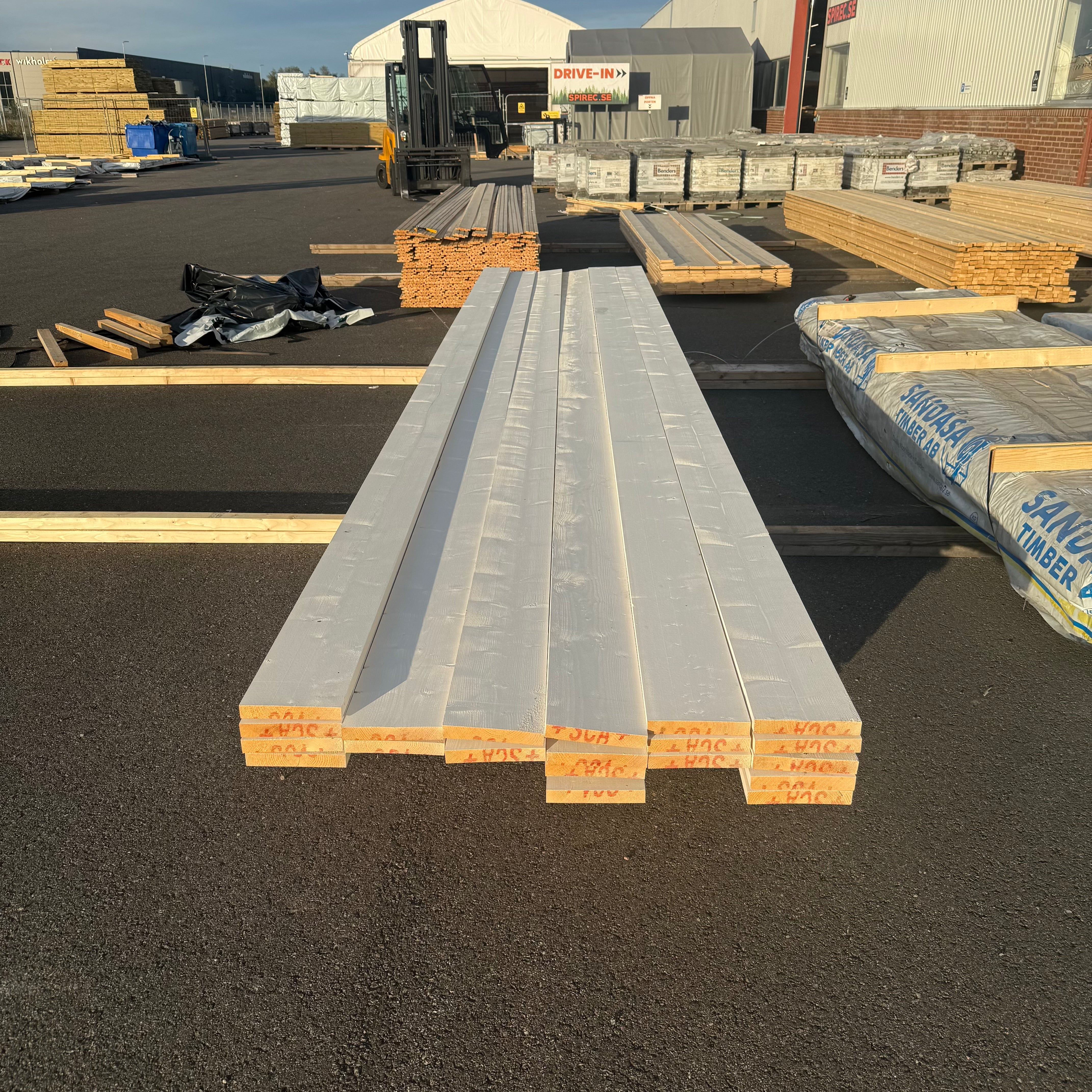 Paket Hyvlad Panel 28x170mm Vit – 90 st (4,8–5,4 m, gran, grundmålad)