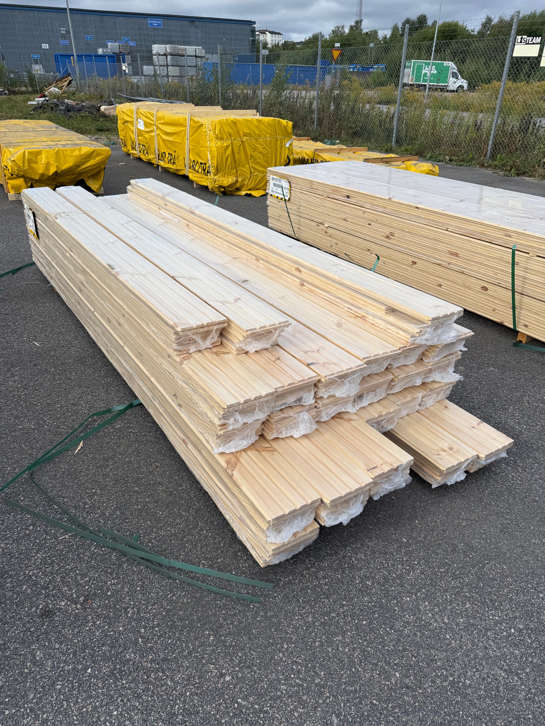 Parti Massivt Furugolv Borstad Ljusgrå Ekonomi 25x160 mm – 51,92 m²