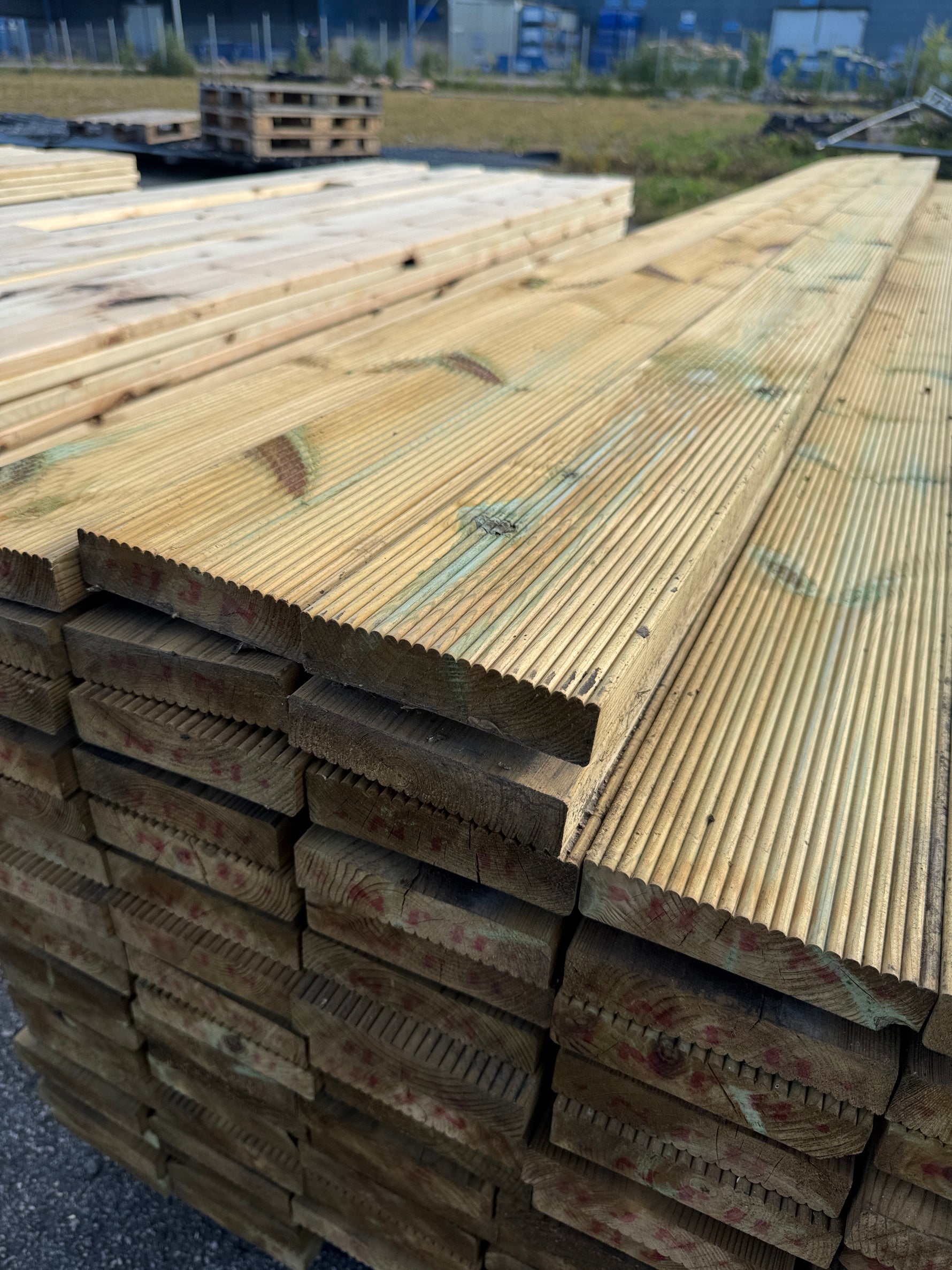 Paket Rillad Trall 28x120 – 144st – 3.60 m – NTR AB A-sortering