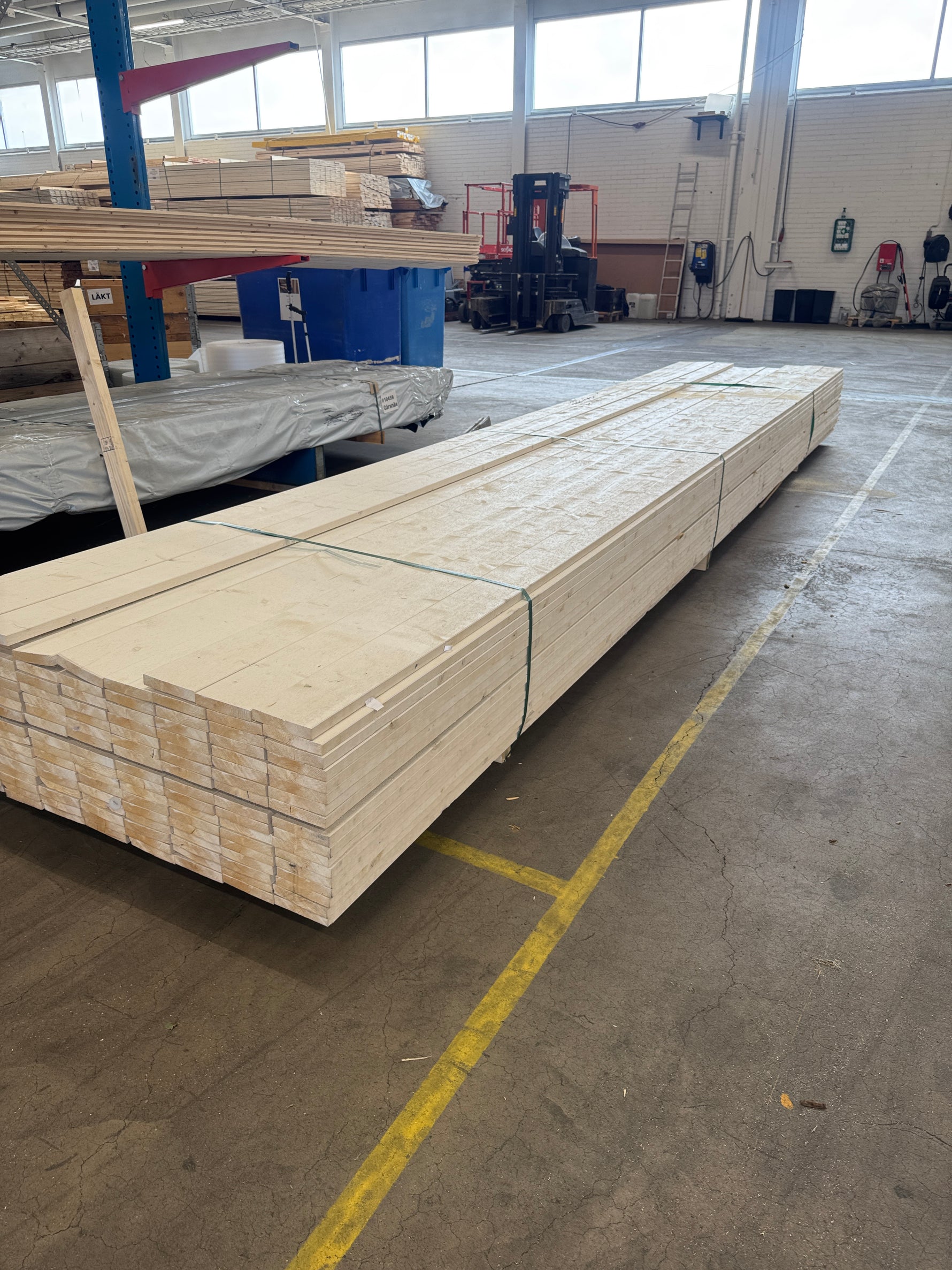 Paket Finsågade Brädor 22x120mm 5.40m Grundmålad 150st