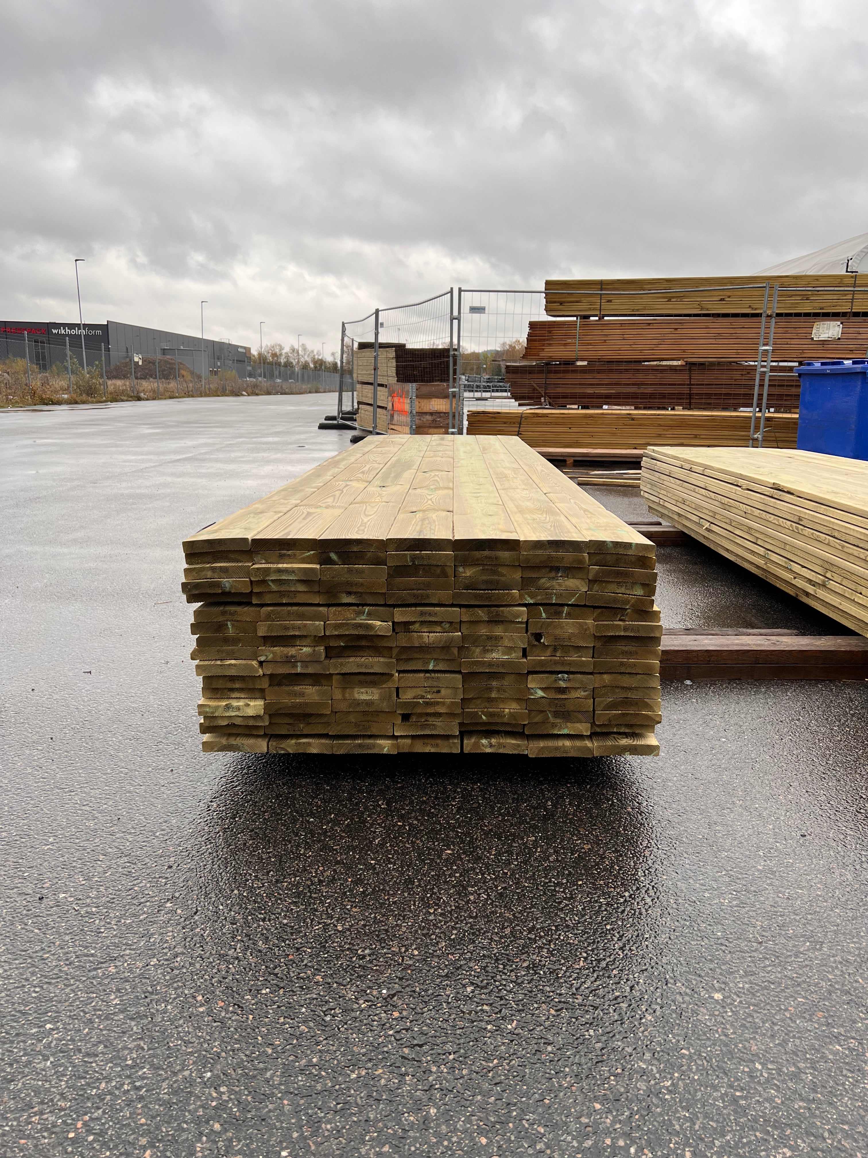 Paket Trall Rillad 28x145mm – 112 st 4.20m Tryckimpregnerad B-sort