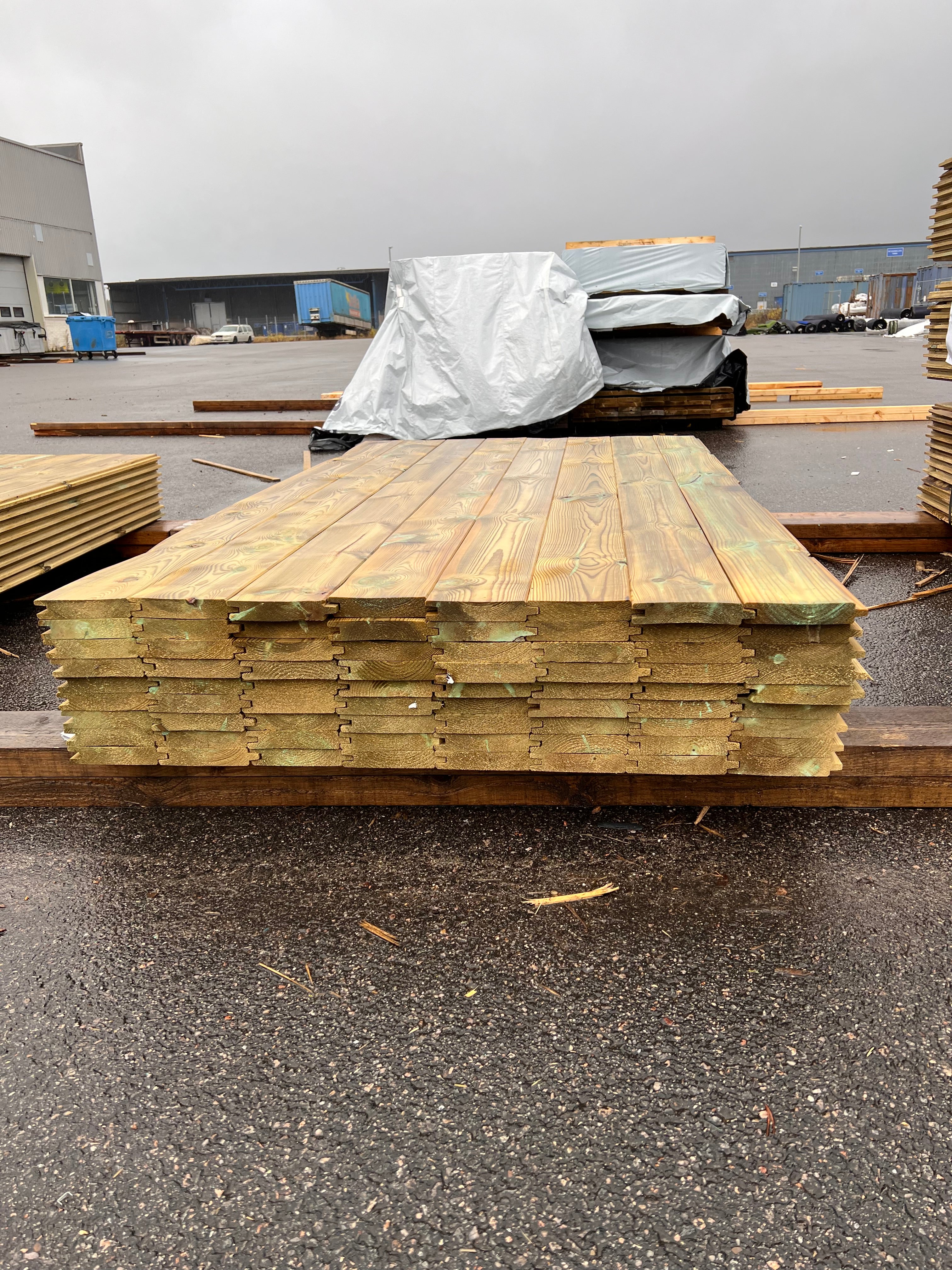 Paket Spontad Panel Hyvlad 27x145mm – 72 st 2.0m Tryckimpregnerad B-sort