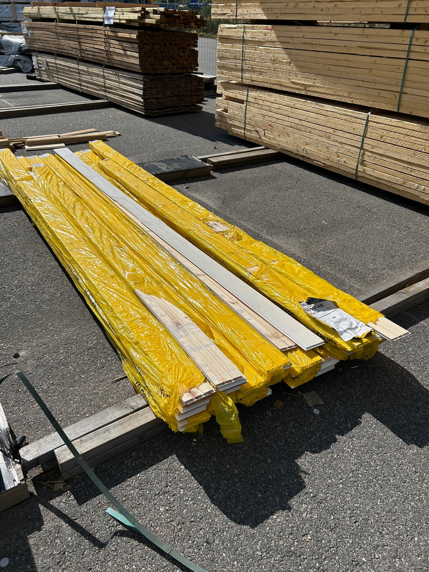 Parti Finsågad Slätspont 15x120mm 3,60m- 9 paket Furu Vit Grundmålad