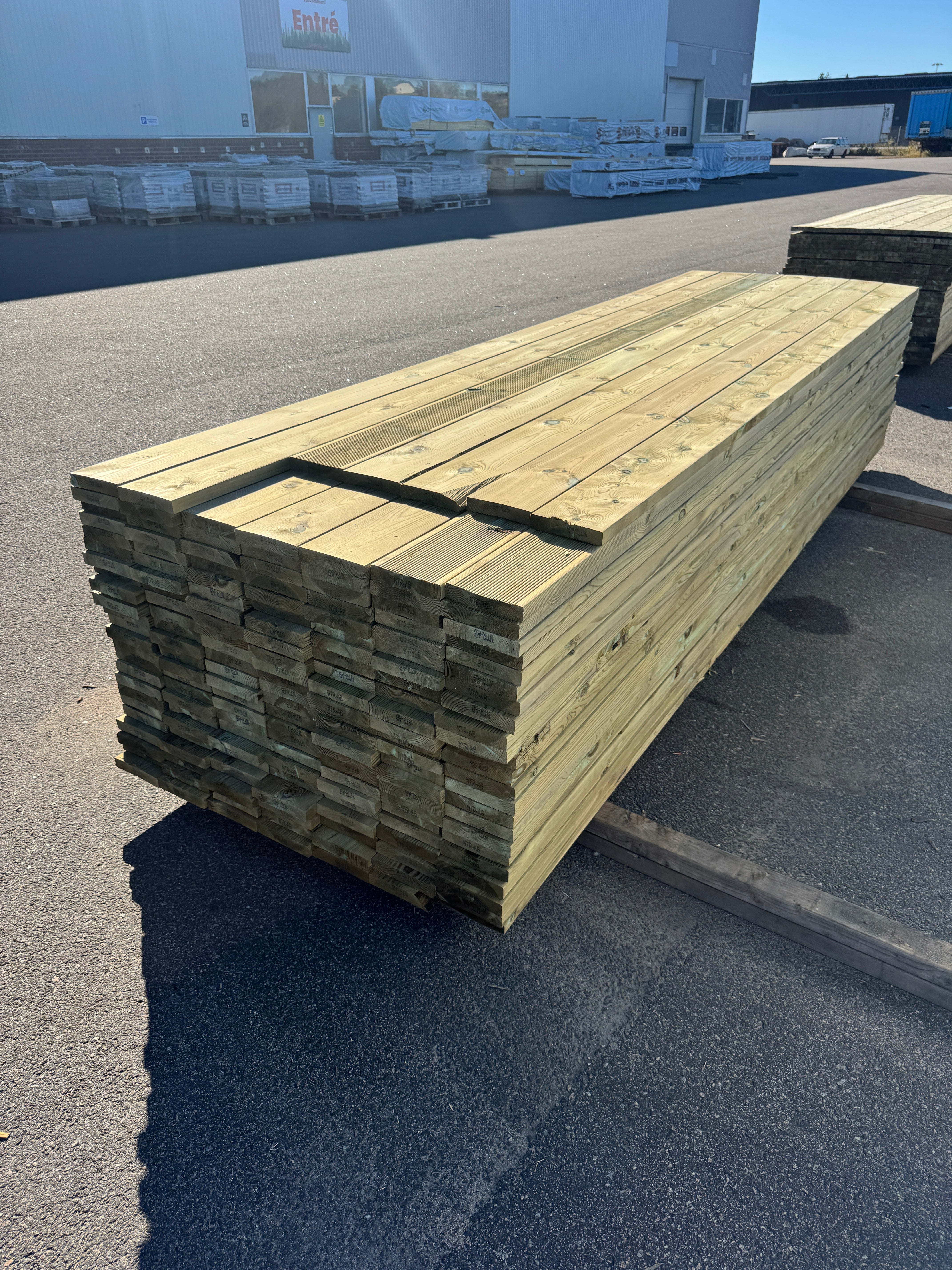Paket Rillad Trall 28x145mm – 168 st (3,30–3,60 m, furu, NTR AB, B-sort)
