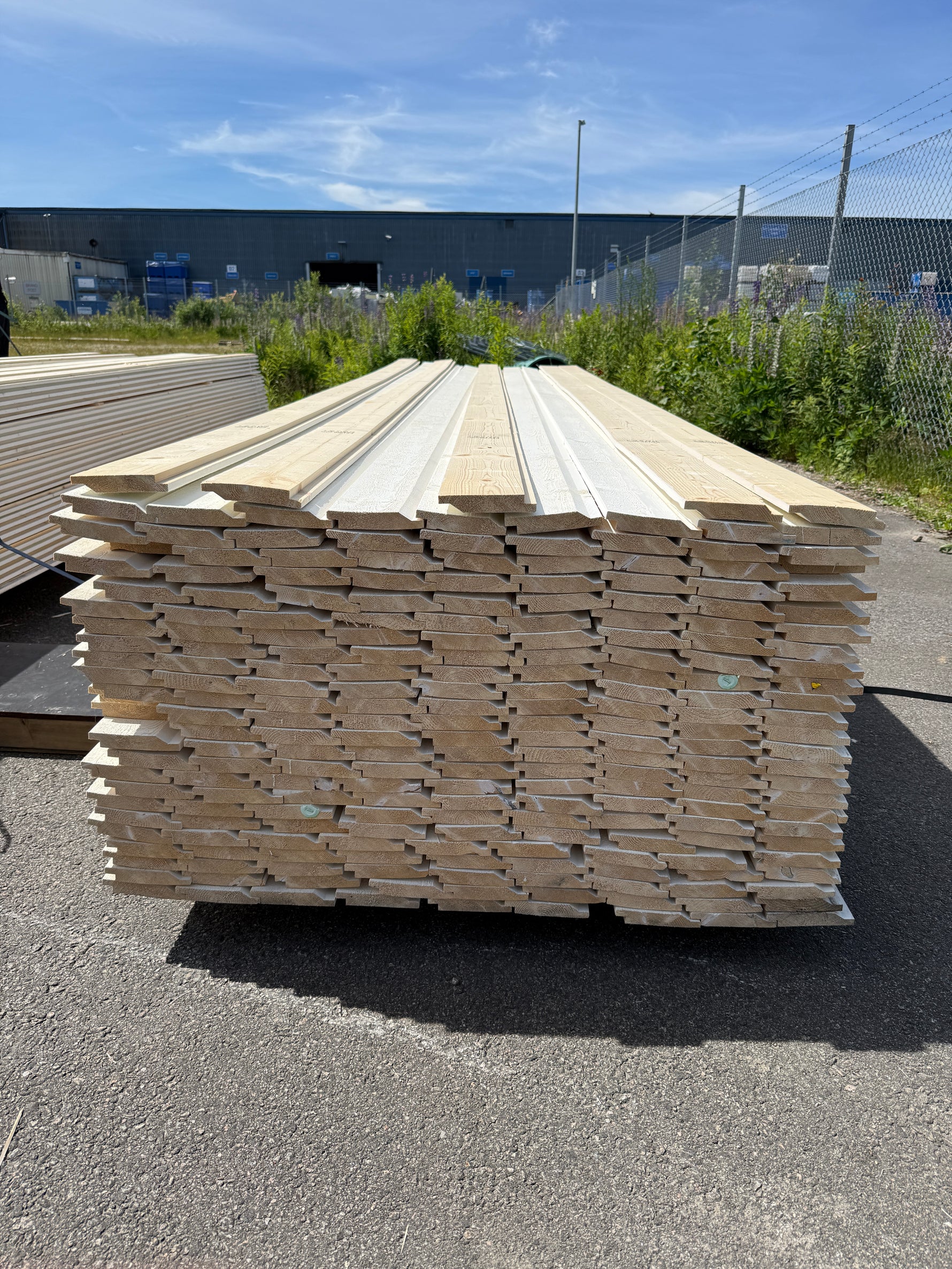 Paket Ytterpanel Enkelfas Halvspont 22x120mm, 221st 4.50m Grundmålad