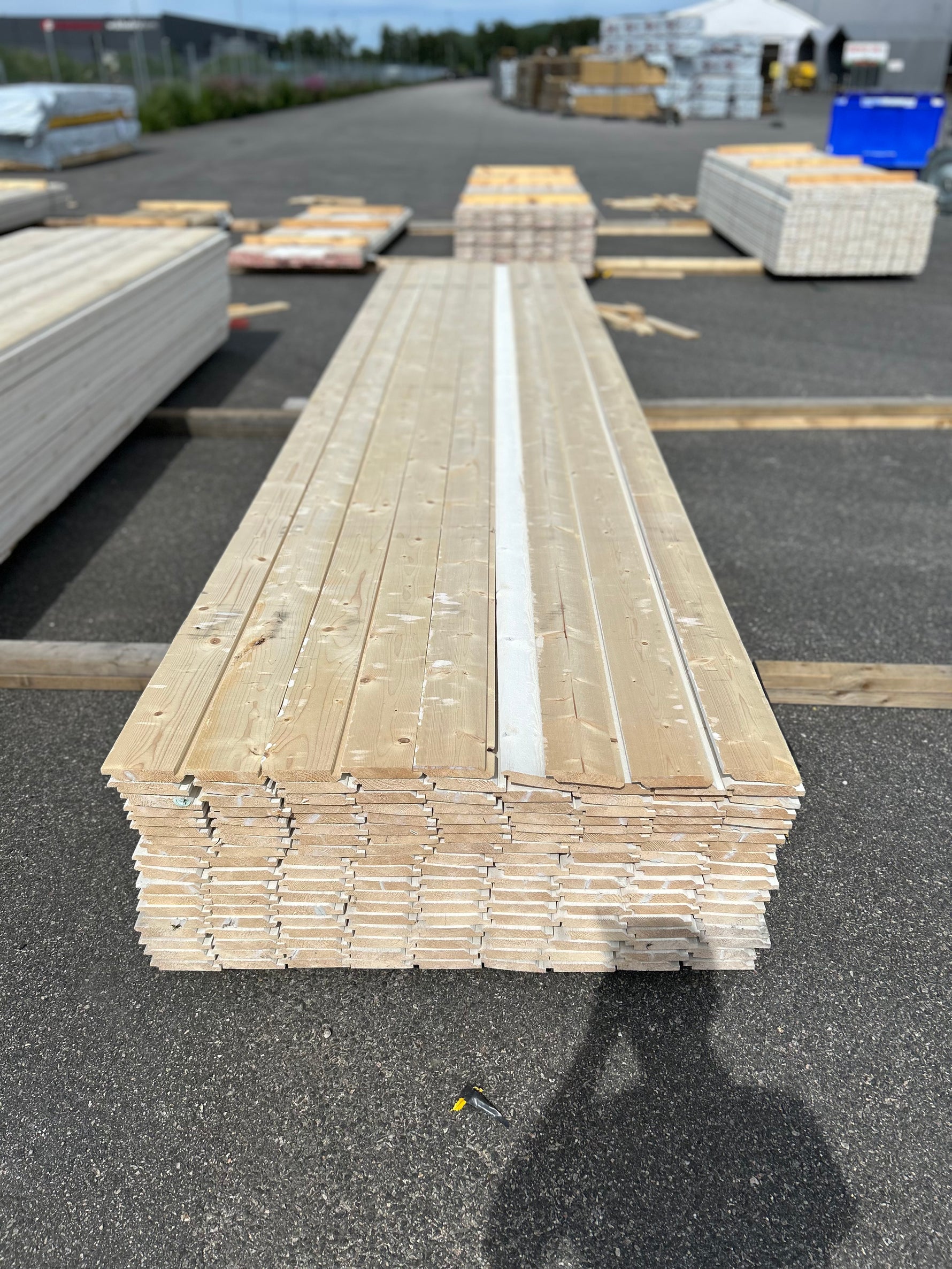 Paket Ytterpanel Dubbelfas Halvspont 22x120mm Grundmålad 161st 4.50m Grundmålad
