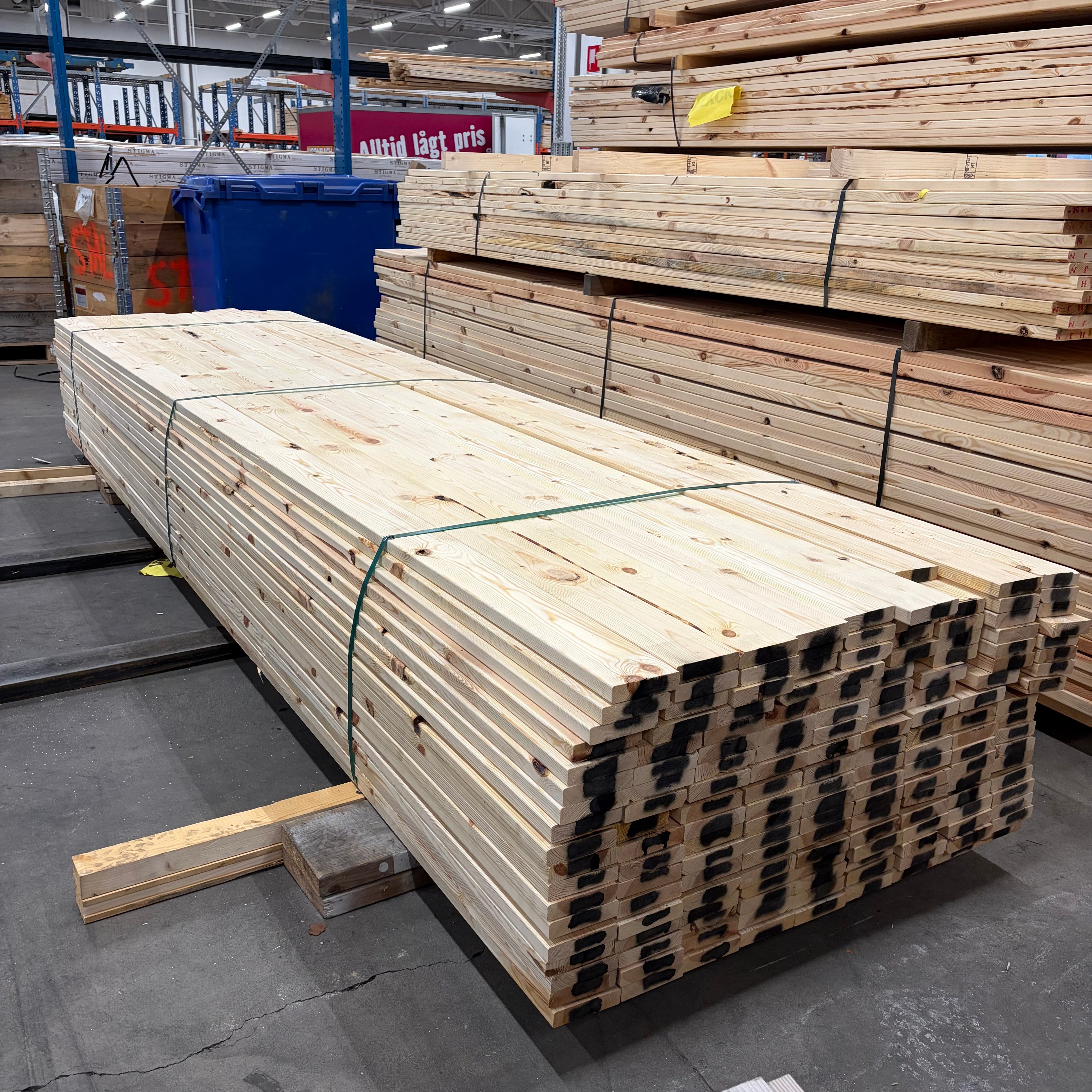 Hyvlad 28x120mm – Obehandlad Furu (Andrasortering)