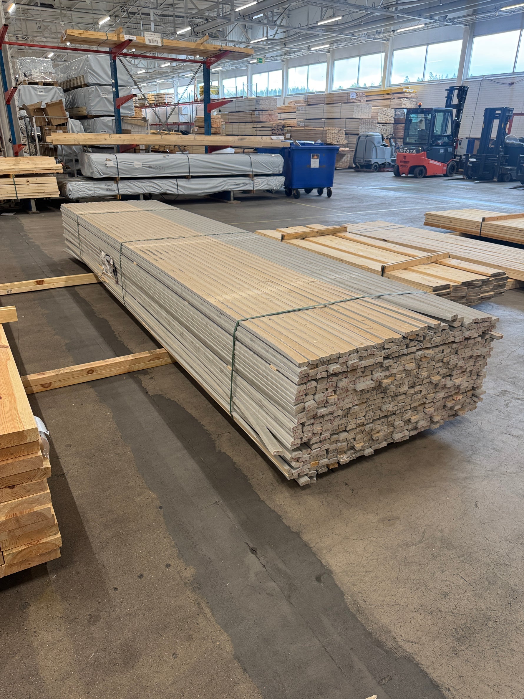 Paket Finsågad Fasadläkt 22x45mm 4,80m – 576 st Grå