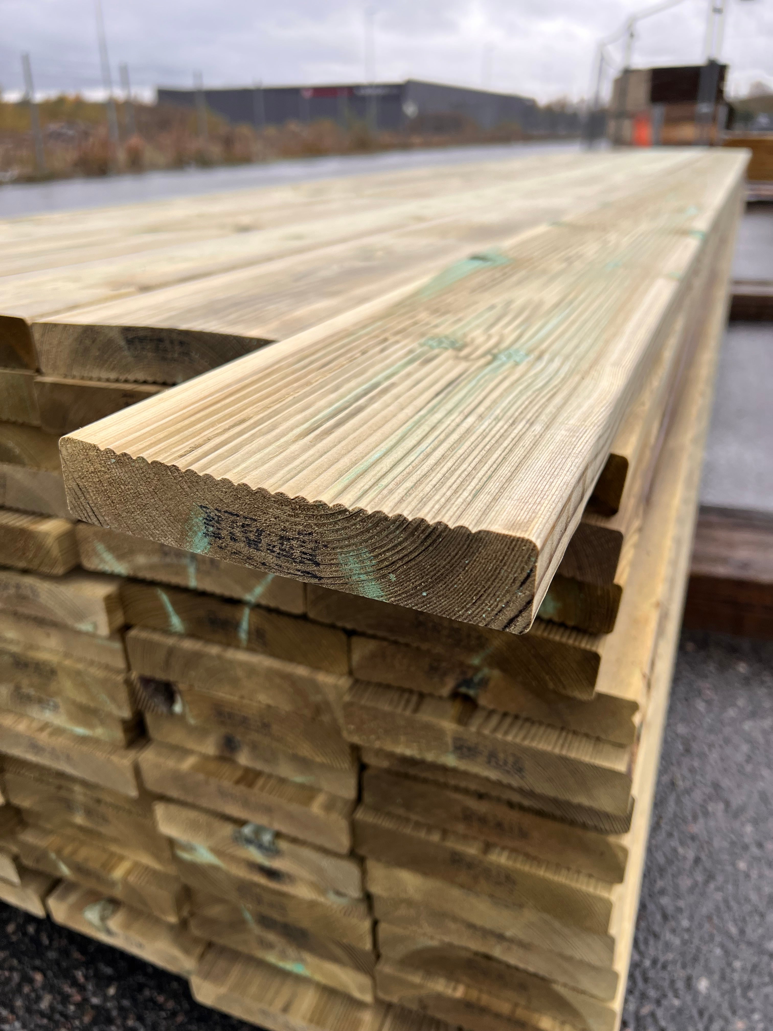 Paket Trall Rillad 28x145mm – 112 st 4.20m Tryckimpregnerad B-sort