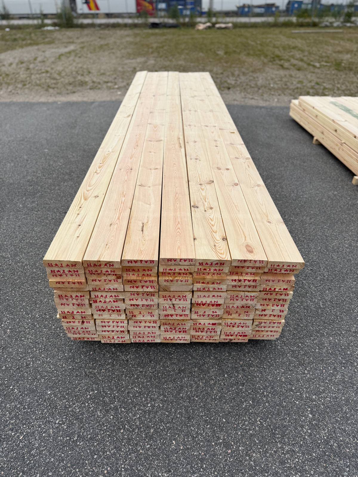 Paket Hyvlade Furu Brädor 36x148mm 4,50–4,80m – 105st (Andra sortering)