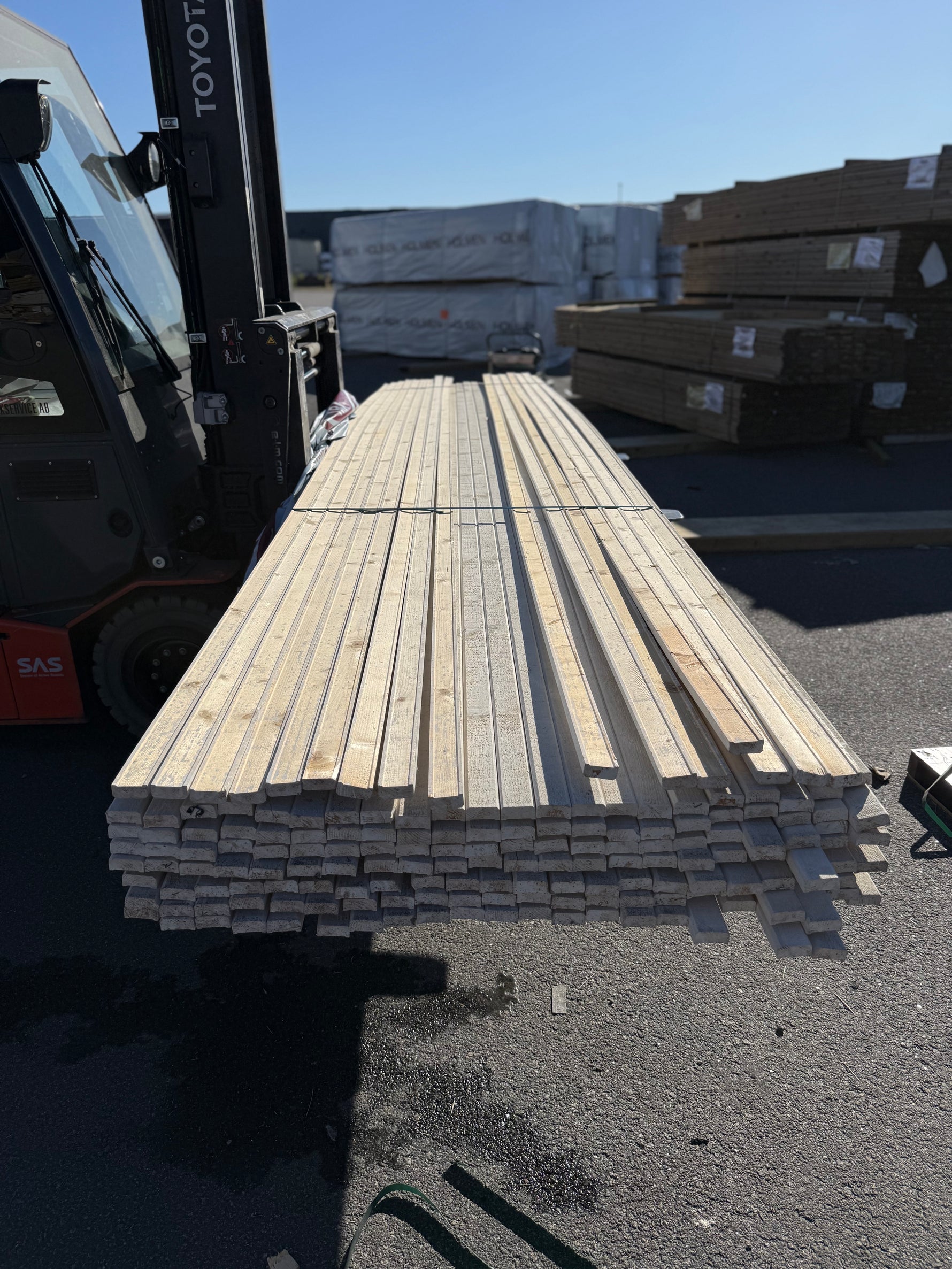 Paket Lockläkt 22x45mm, 170st 4.80m- Grundmålade